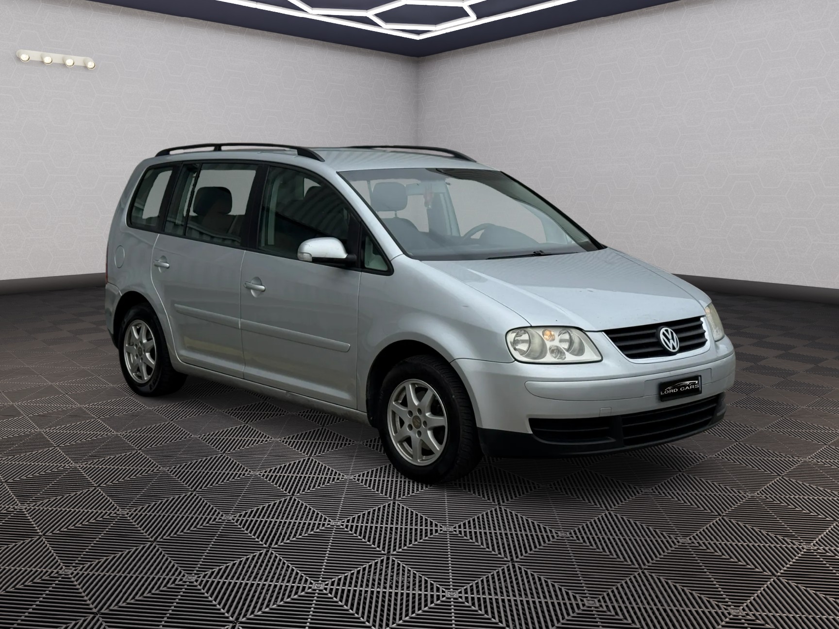 VW Touran 2.0 TDI Trendline-showroom-element-2