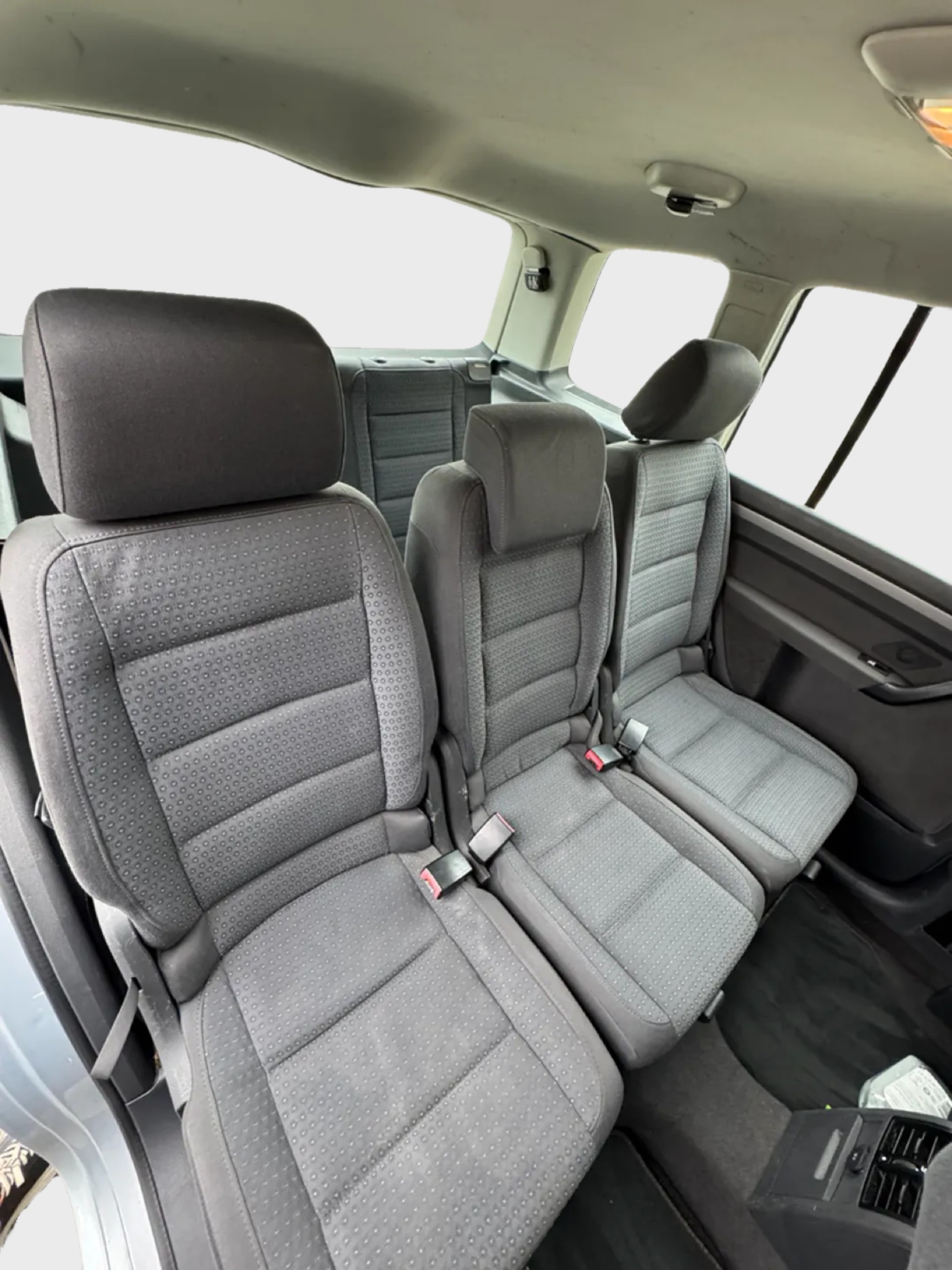 VW Touran 2.0 TDI Trendline-image-12