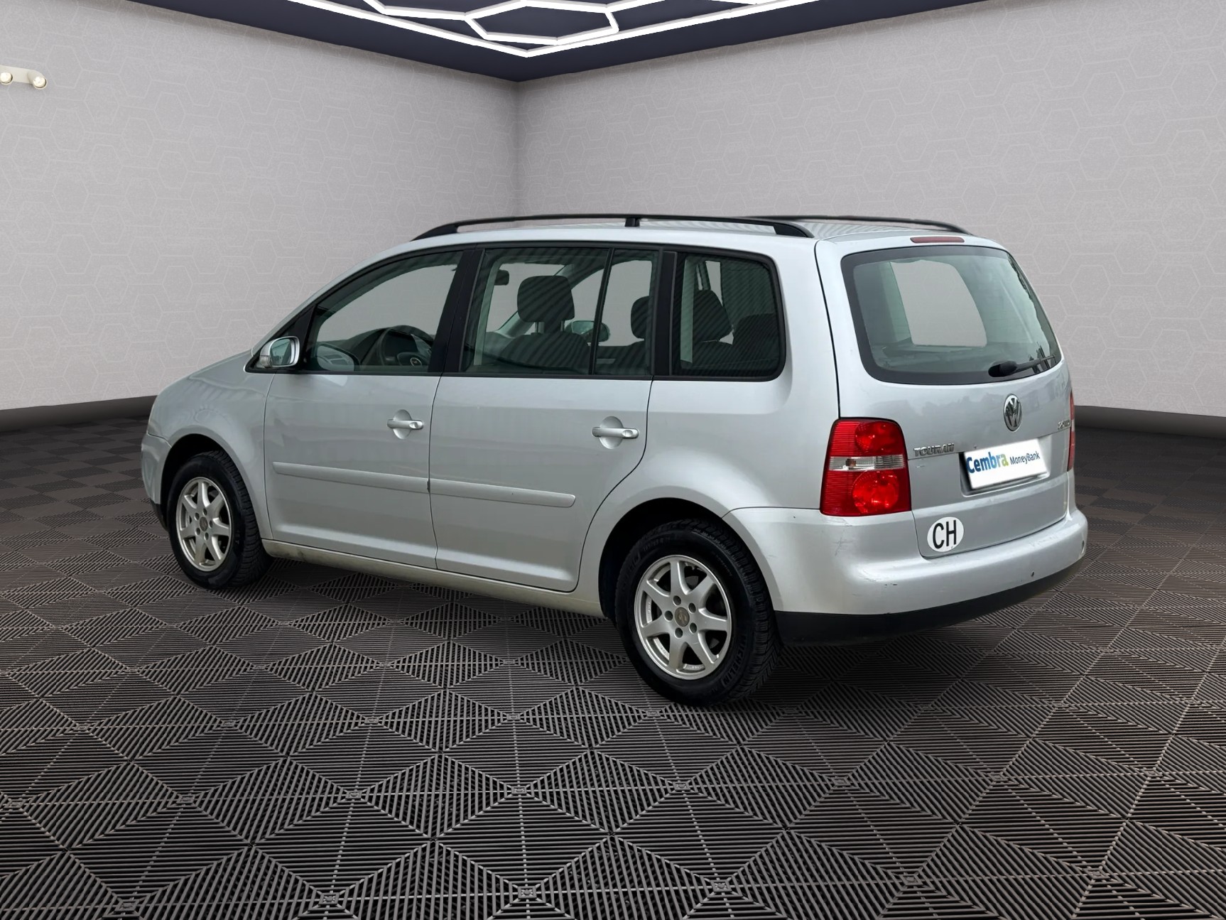 VW Touran 2.0 TDI Trendline-image-5