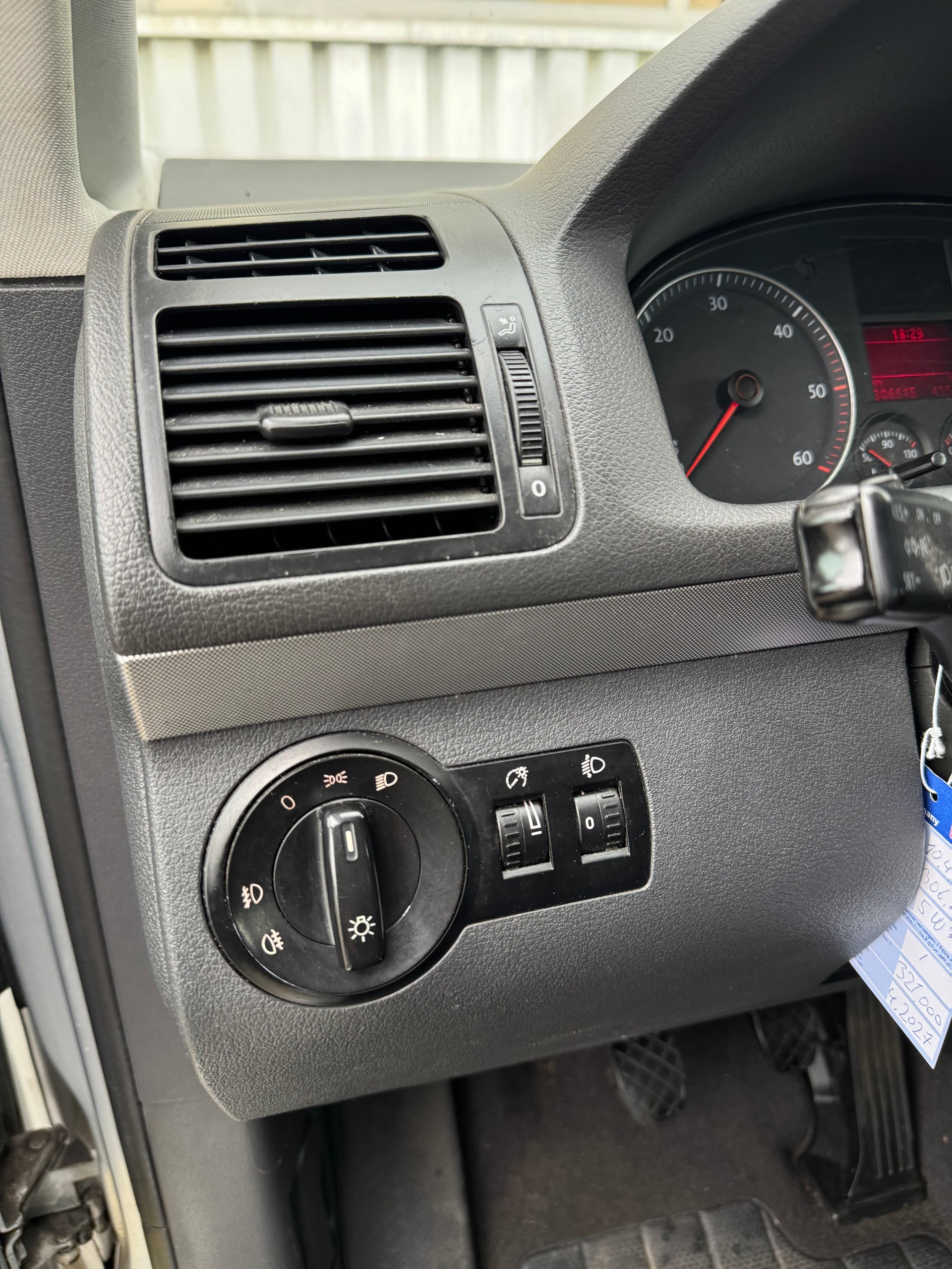 VW Touran 2.0 TDI Trendline-image-17