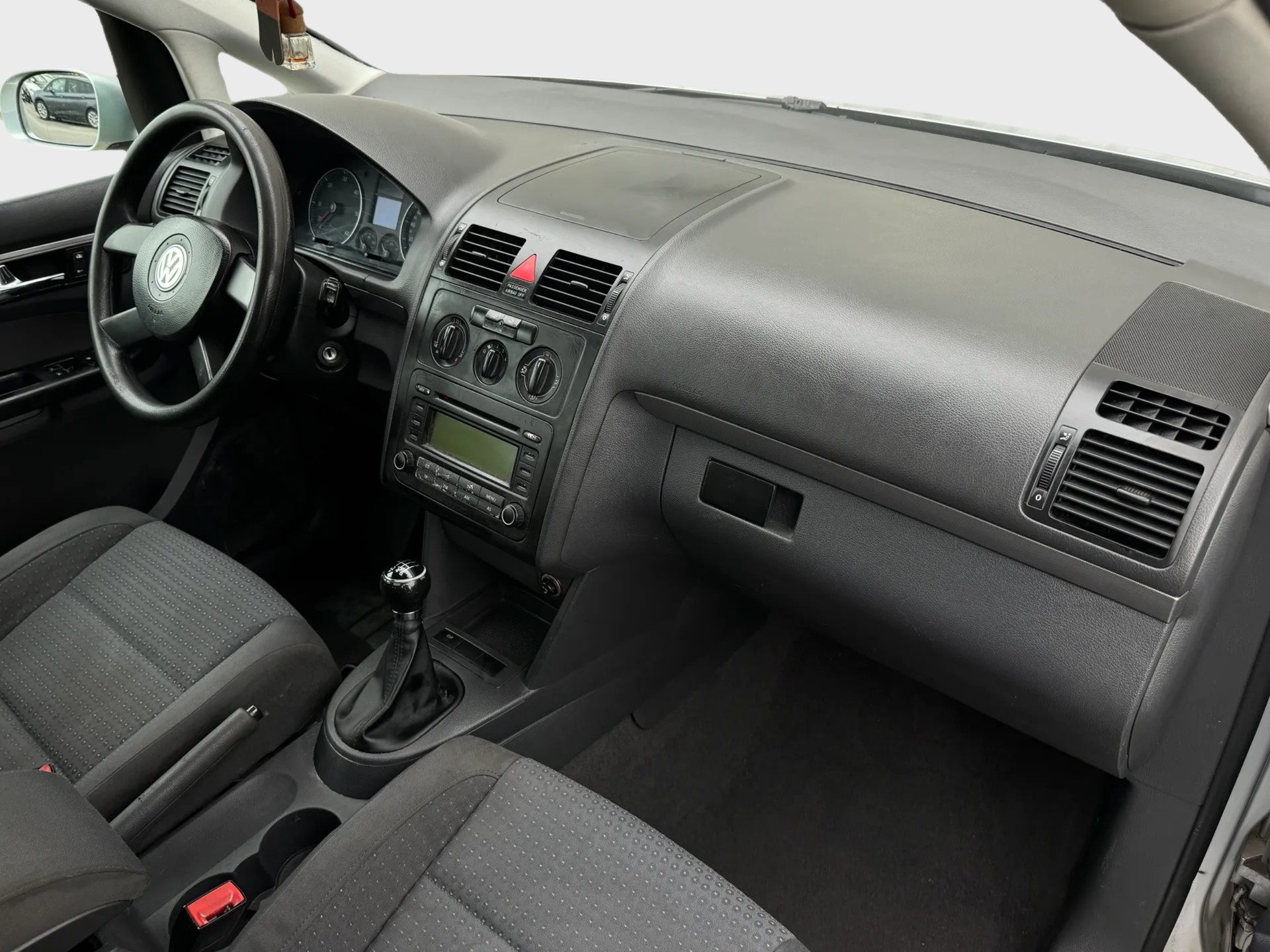 VW Touran 2.0 TDI Trendline-image-9