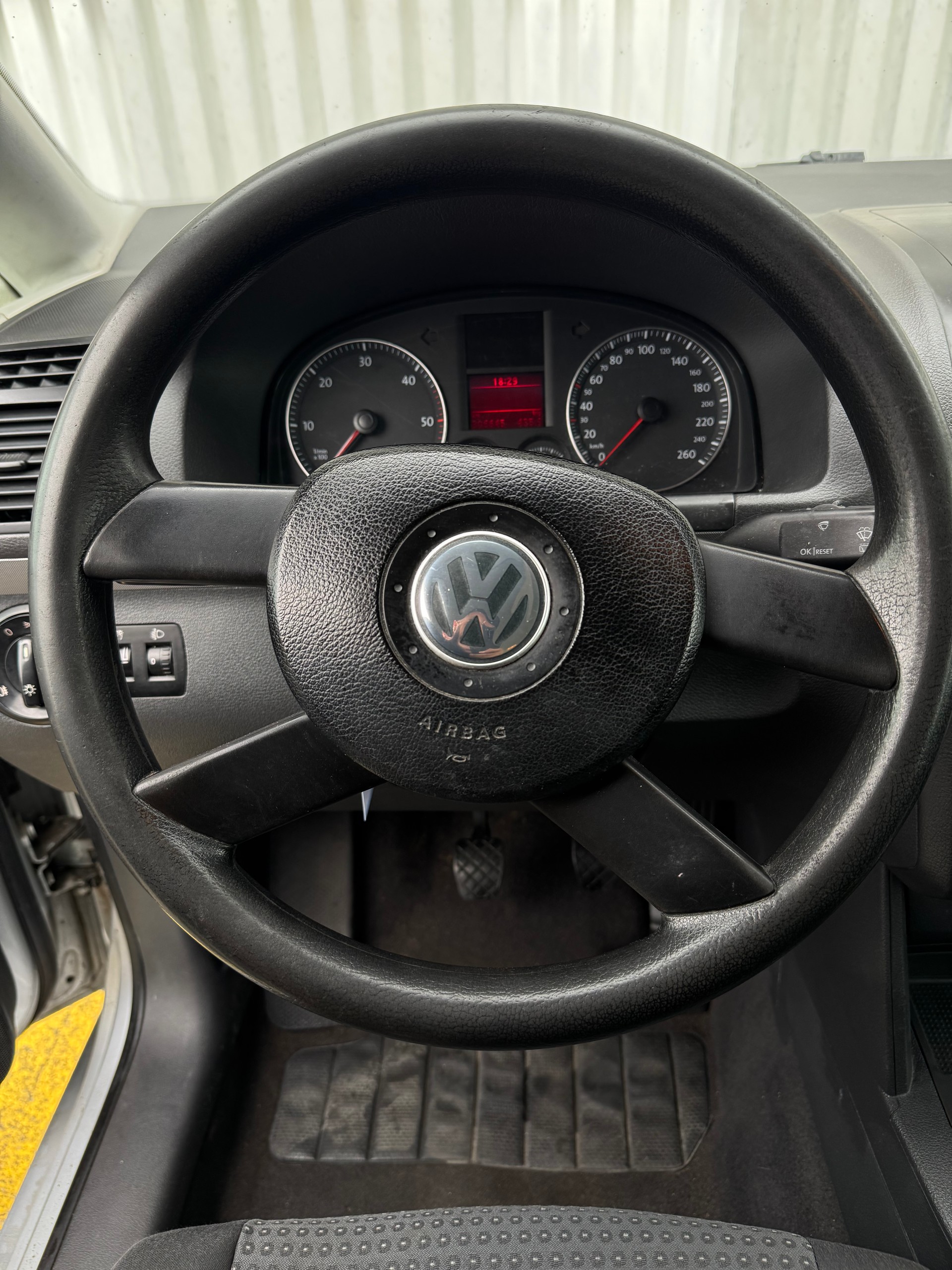 VW Touran 2.0 TDI Trendline-image-16