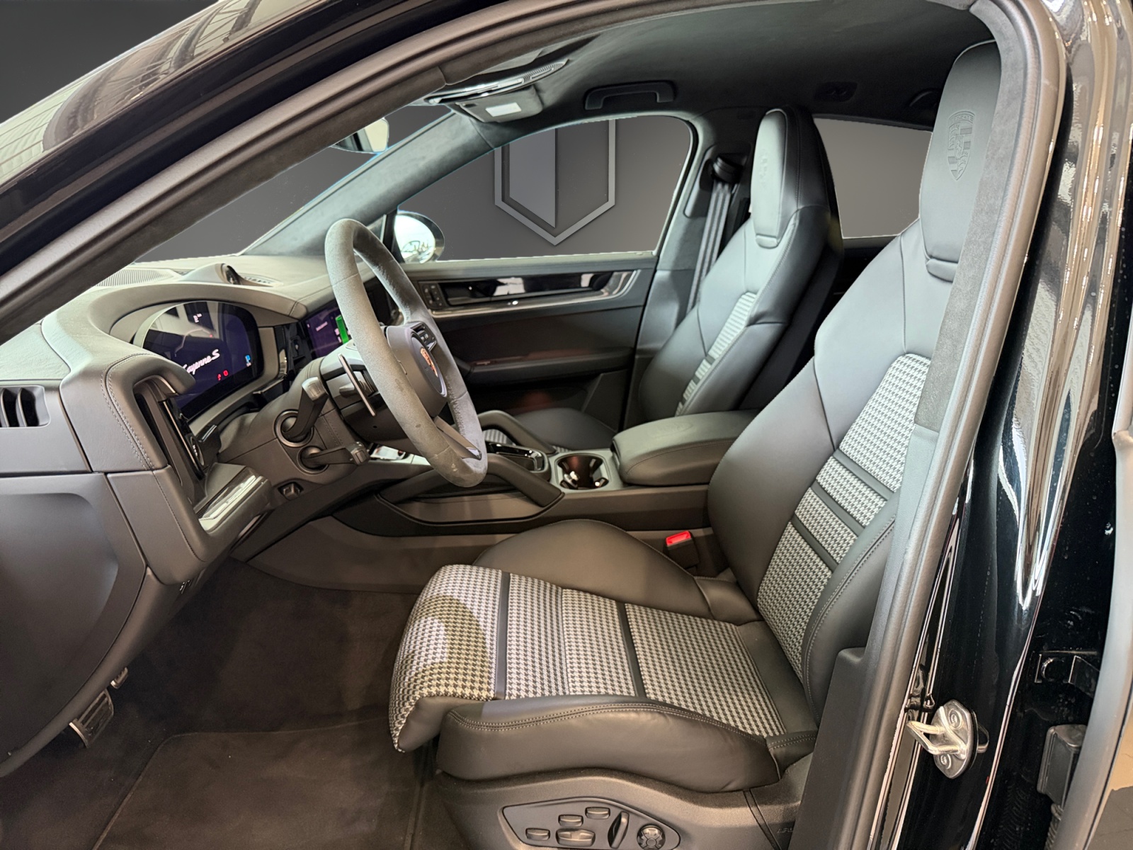 PORSCHE Cayenne S Coupé E-Hybrid Black Edition Tiptronic-image-9