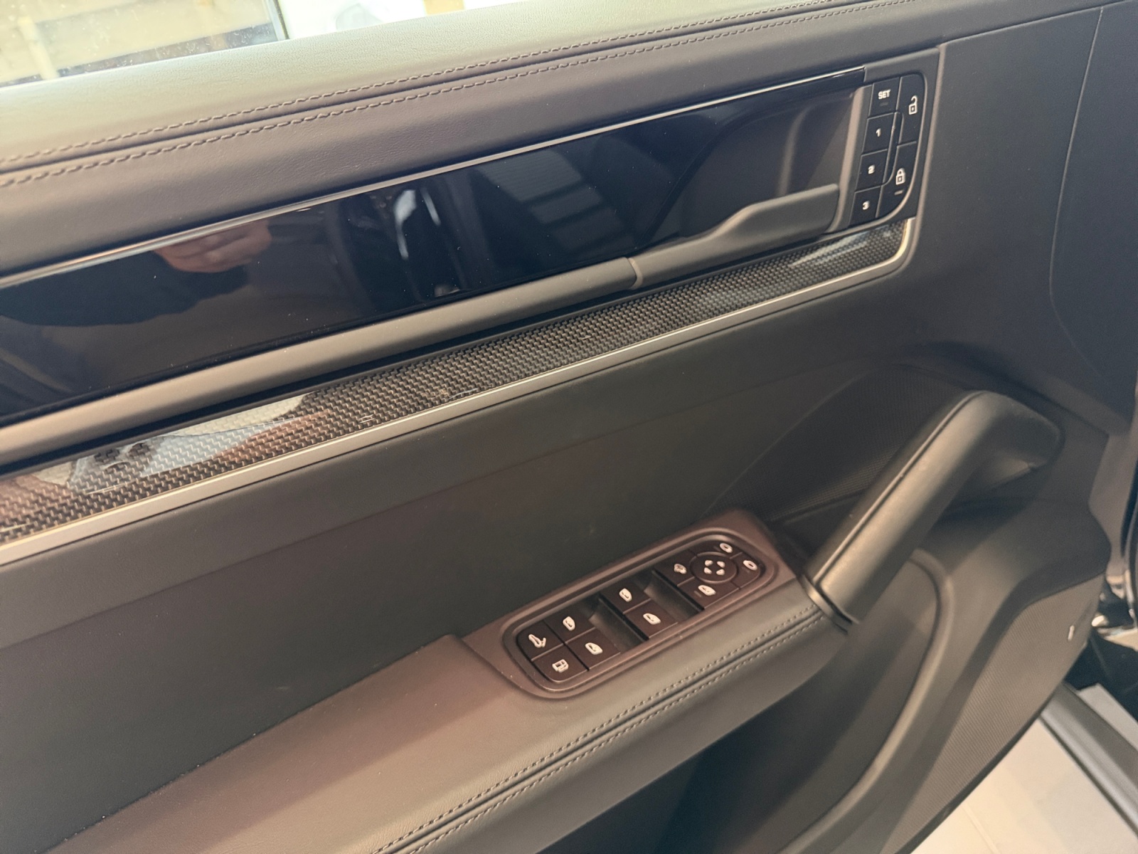 PORSCHE Cayenne S Coupé E-Hybrid Black Edition Tiptronic-image-19