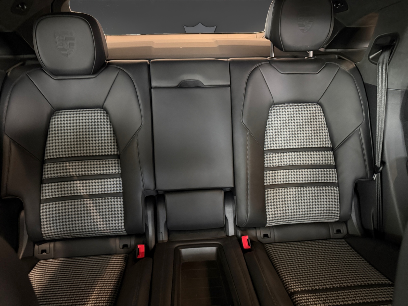 PORSCHE Cayenne S Coupé E-Hybrid Black Edition Tiptronic-image-18