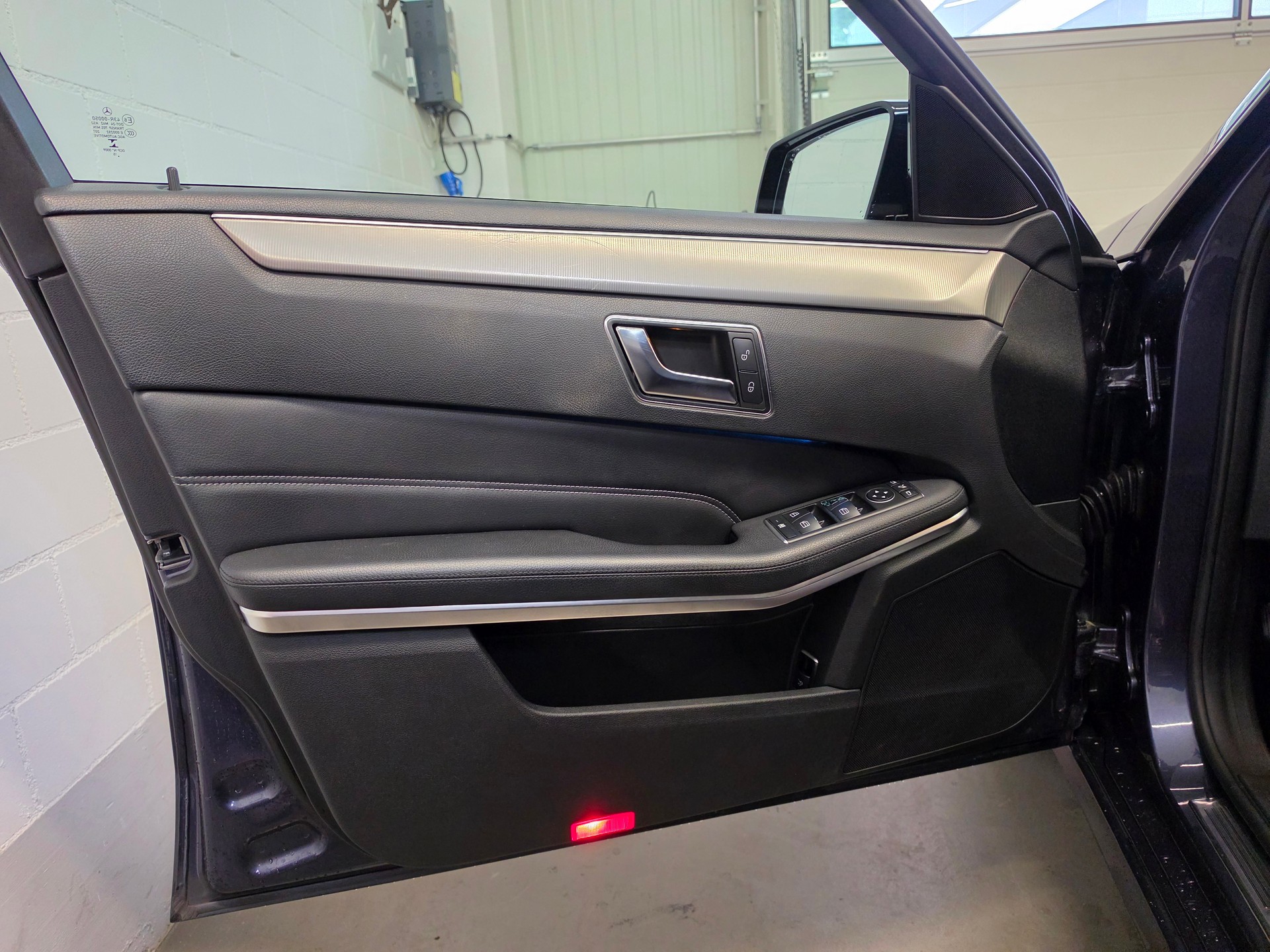 MERCEDES-BENZ E 220 BlueTEC Avantgarde Sport-Paket 4Matic 7G-Tronic-image-16
