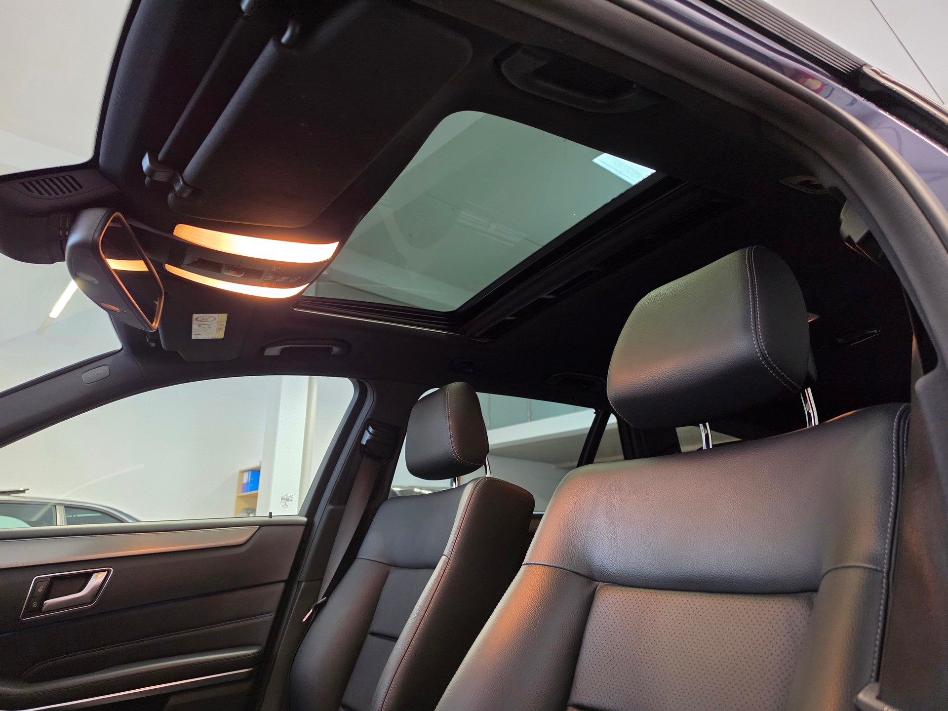 MERCEDES-BENZ E 220 BlueTEC Avantgarde Sport-Paket 4Matic 7G-Tronic-image-14
