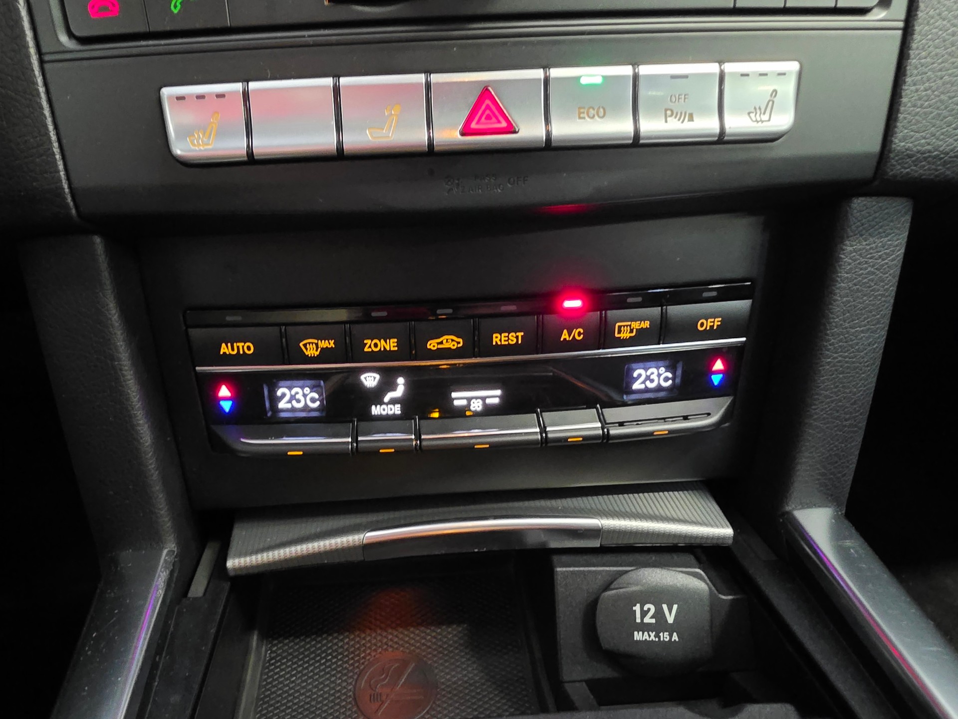 MERCEDES-BENZ E 220 BlueTEC Avantgarde Sport-Paket 4Matic 7G-Tronic-image-12