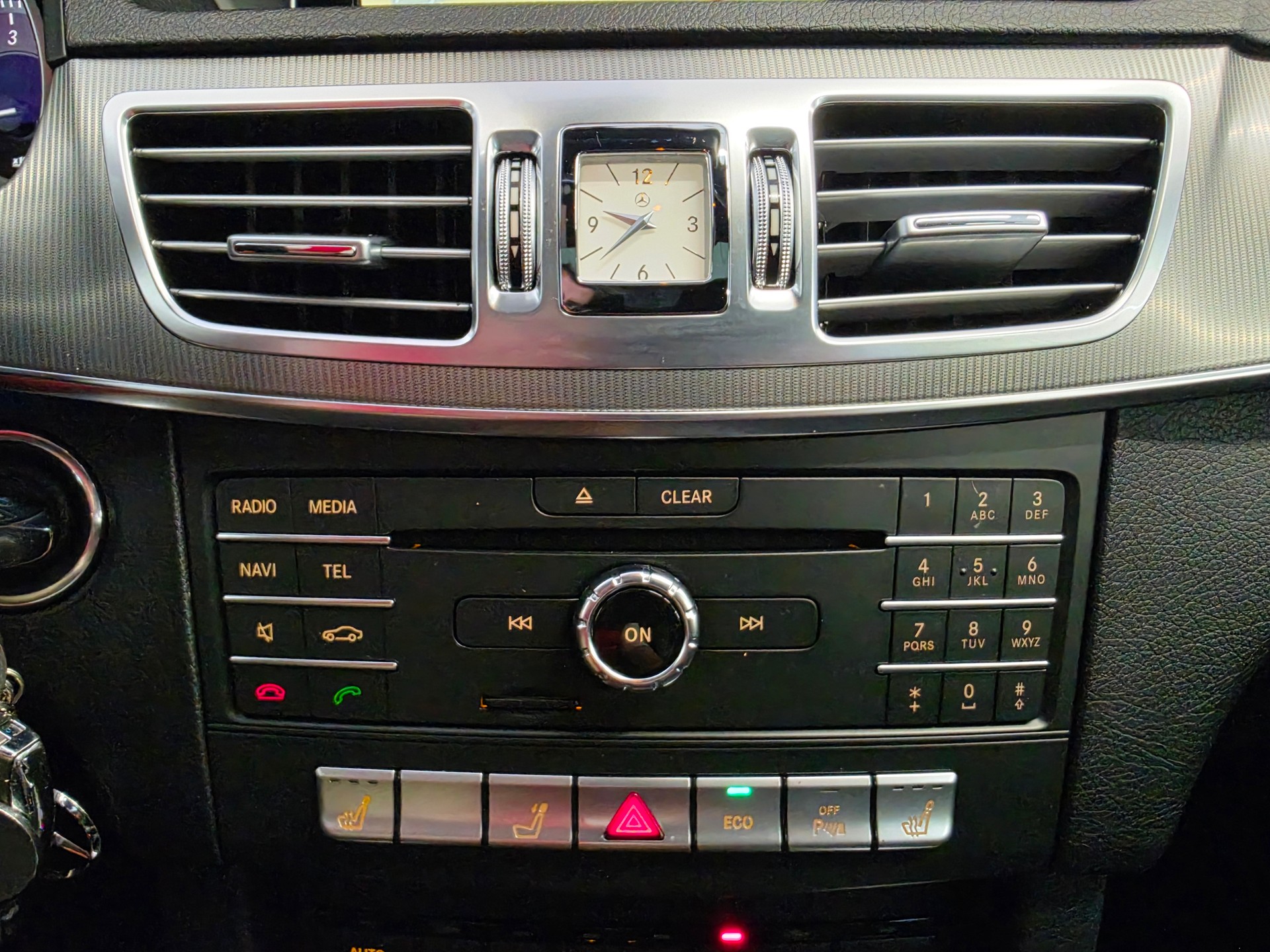 MERCEDES-BENZ E 220 BlueTEC Avantgarde Sport-Paket 4Matic 7G-Tronic-image-11