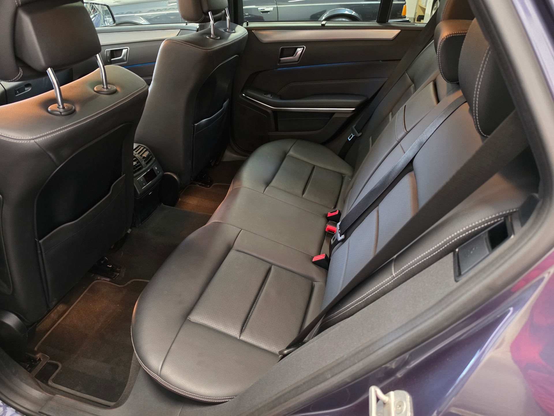 MERCEDES-BENZ E 220 BlueTEC Avantgarde Sport-Paket 4Matic 7G-Tronic-image-4