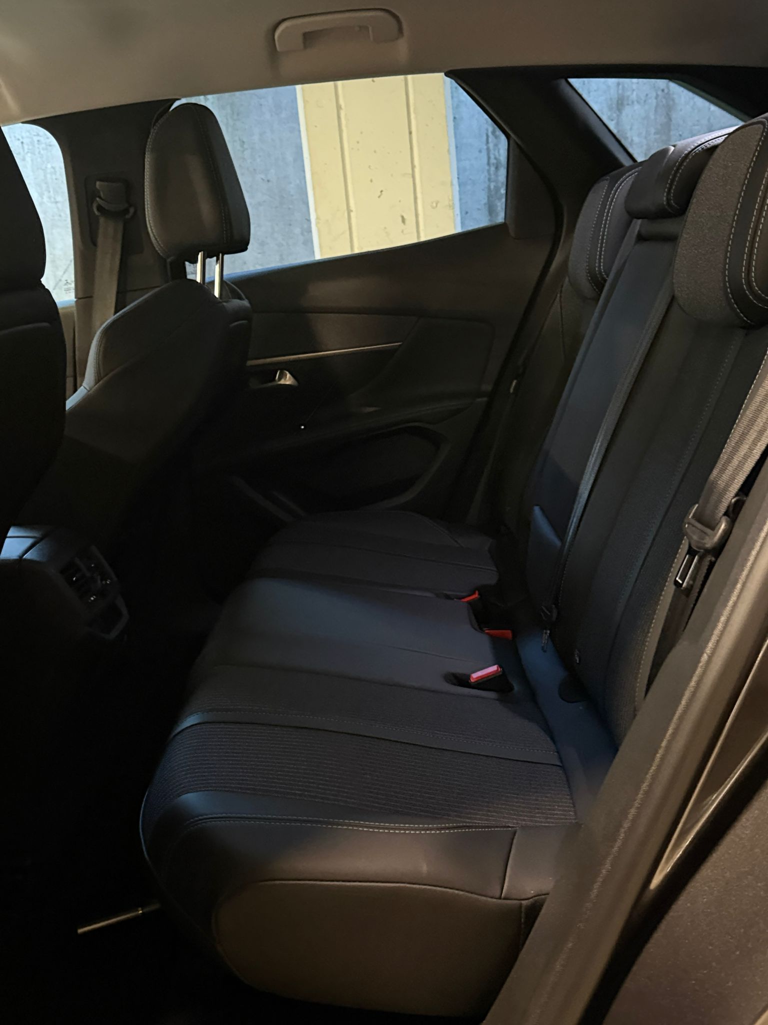 PEUGEOT 3008 1.5 BlueHDi Allure Pack EAT8 // MFK NEU-image-8