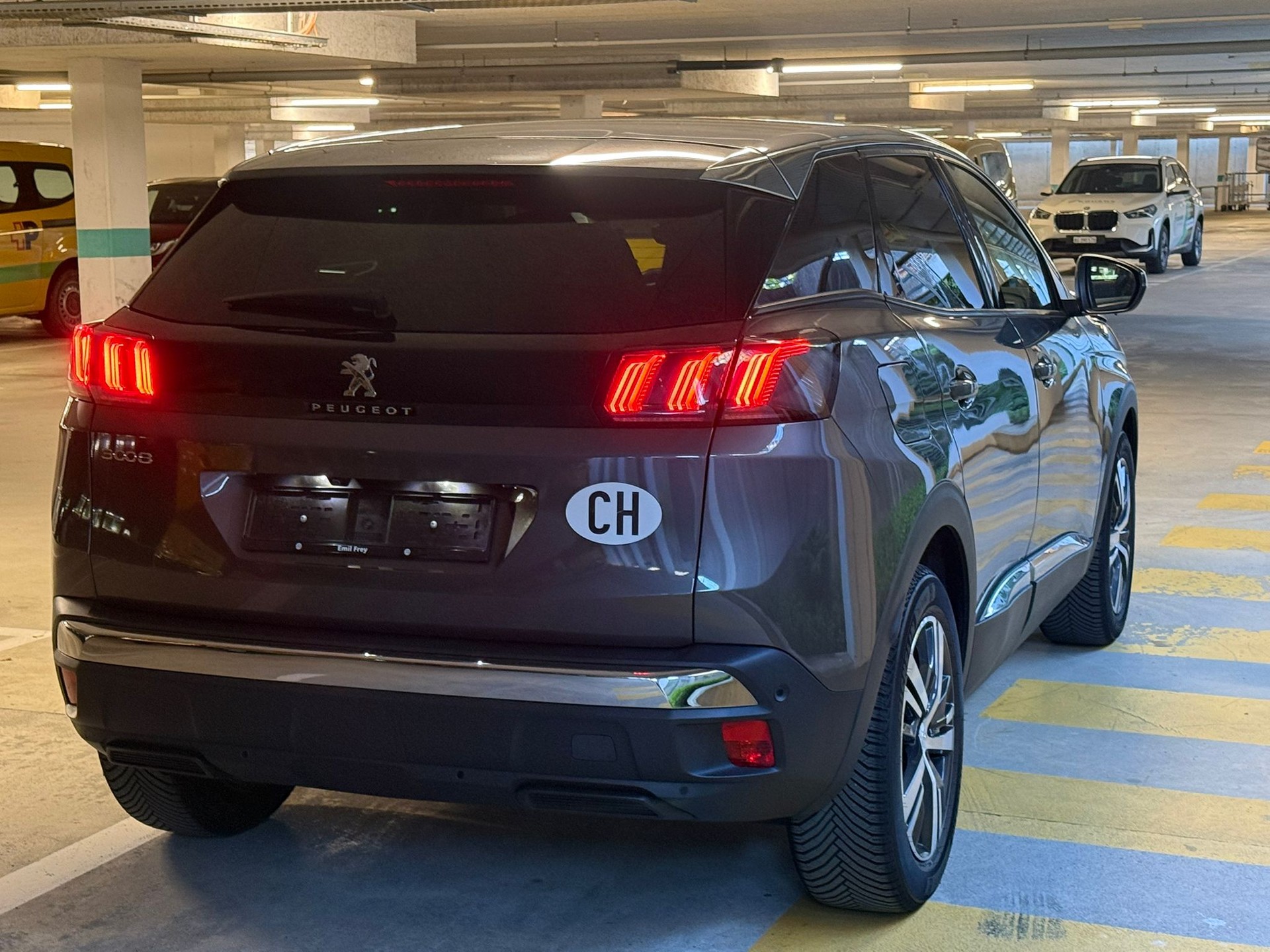 PEUGEOT 3008 1.5 BlueHDi Allure Pack EAT8 // MFK NEU-image-7