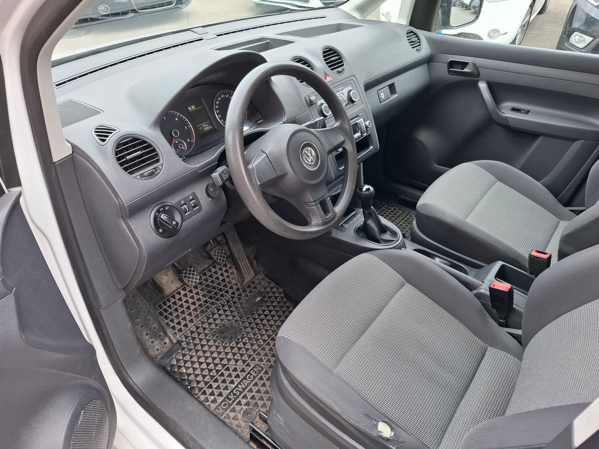VW Caddy 1.6 TDI-image-6