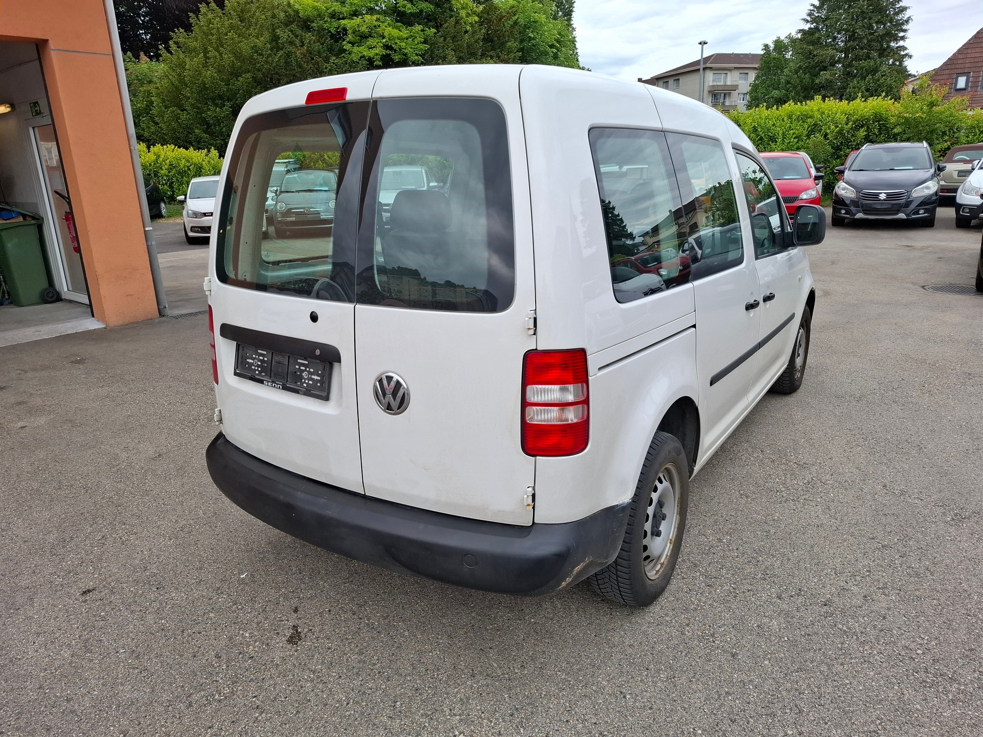 VW Caddy 1.6 TDI-image-1
