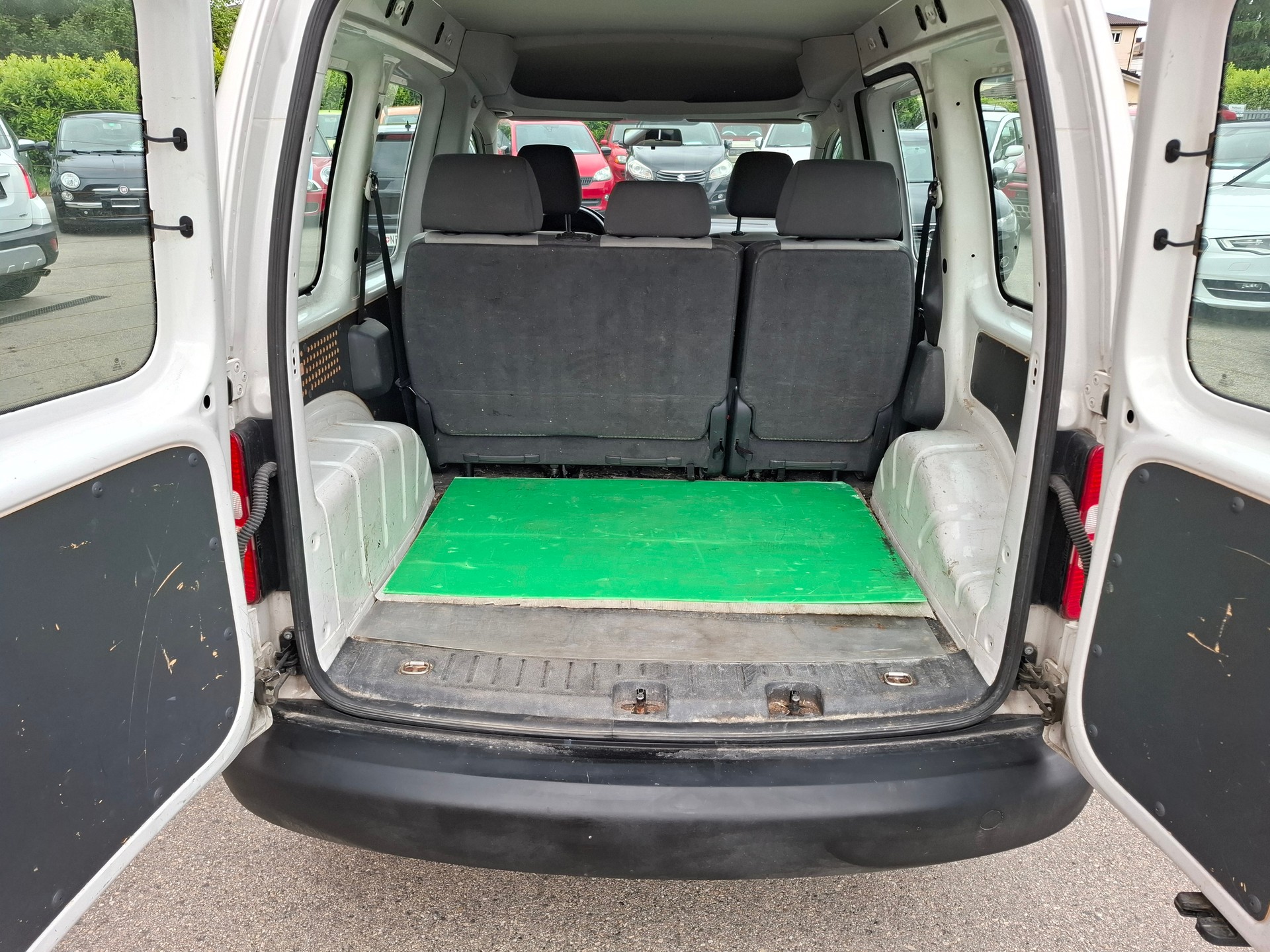 VW Caddy 1.6 TDI-image-10