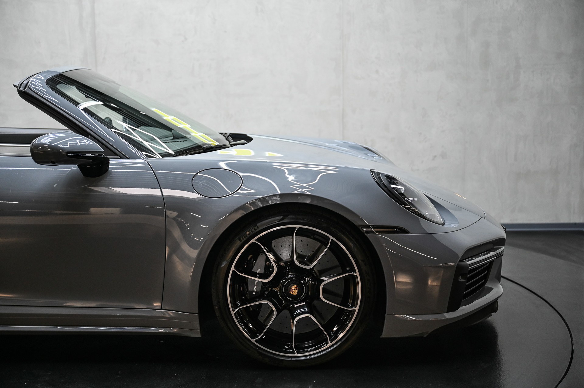 PORSCHE 911 Turbo S Cabriolet PDK-image-15