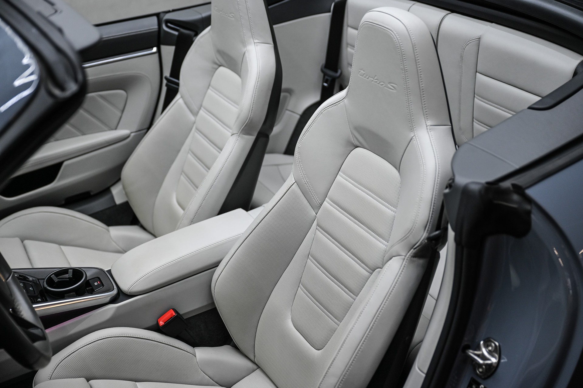 PORSCHE 911 Turbo S Cabriolet PDK-image-23