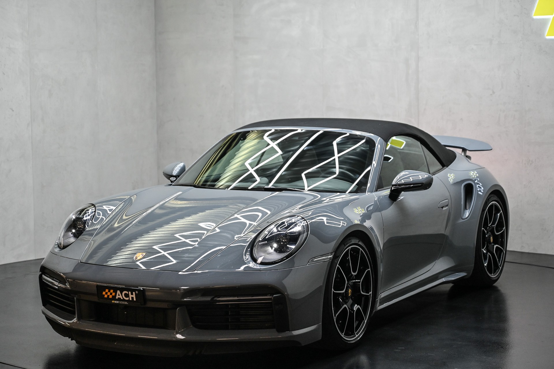 PORSCHE 911 Turbo S Cabriolet PDK-image-5