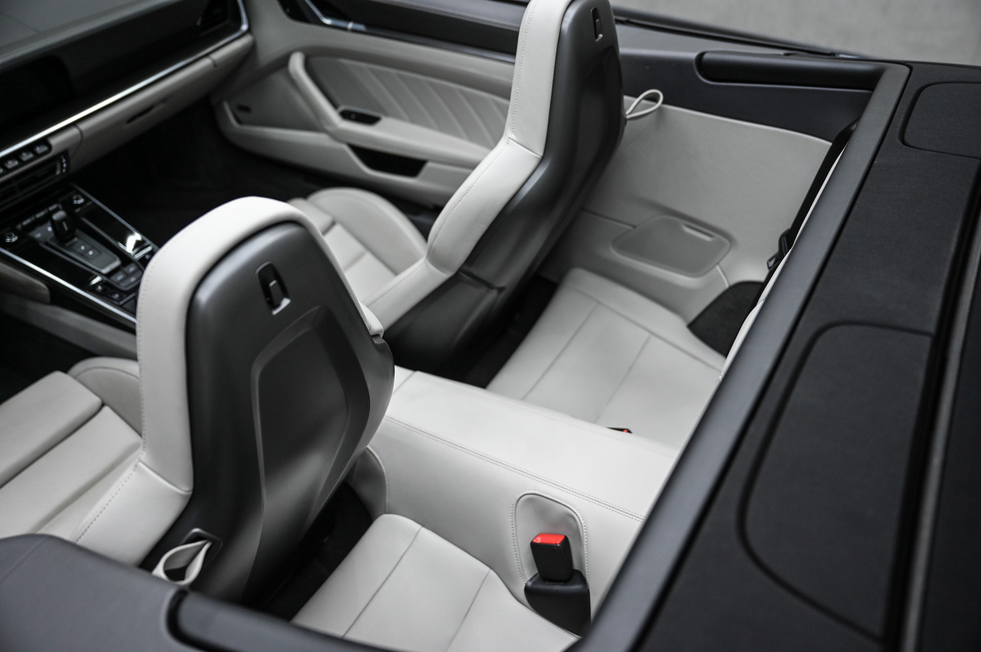 PORSCHE 911 Turbo S Cabriolet PDK-image-24