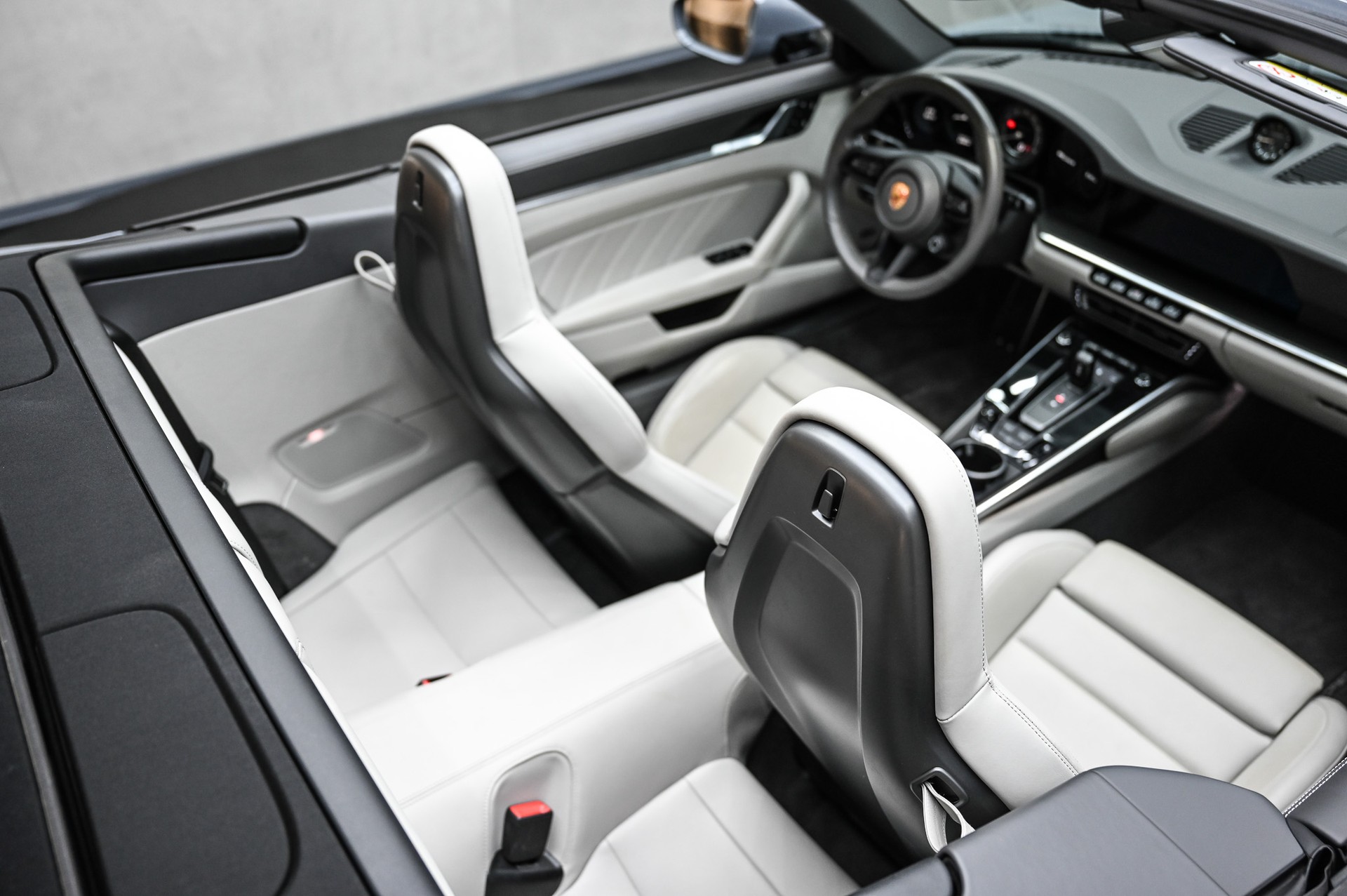 PORSCHE 911 Turbo S Cabriolet PDK-image-25
