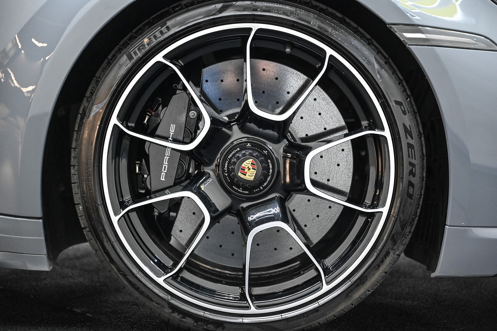 PORSCHE 911 Turbo S Cabriolet PDK-image-17