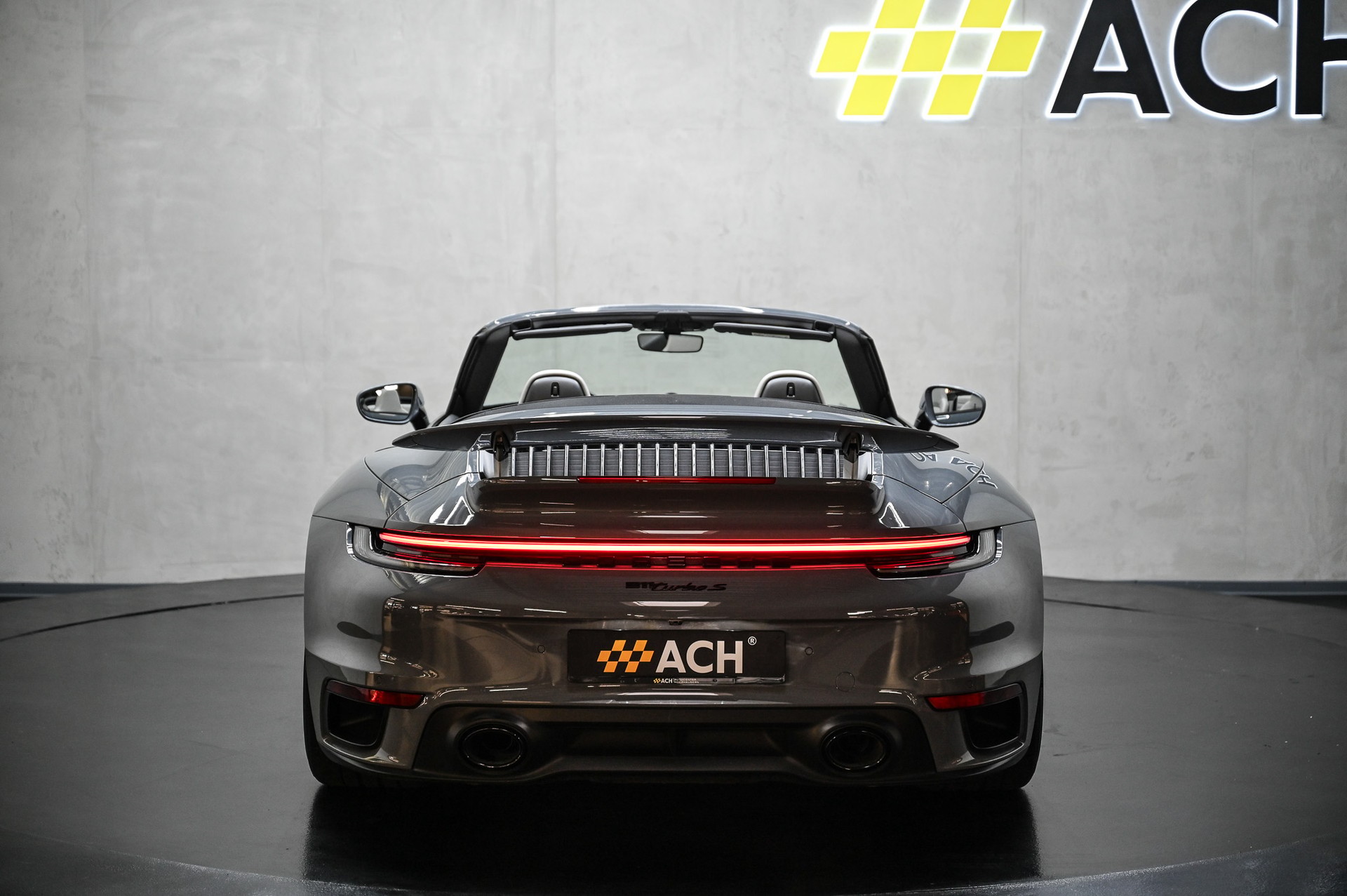 PORSCHE 911 Turbo S Cabriolet PDK-image-10