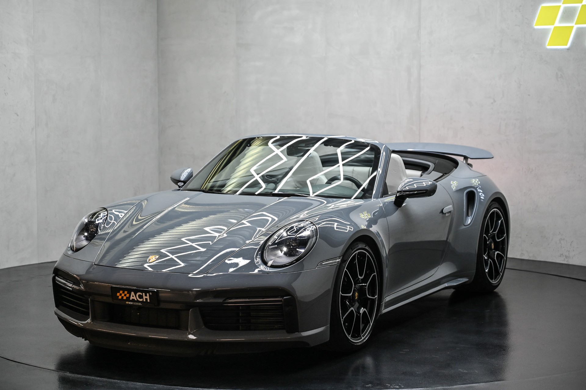 PORSCHE 911 Turbo S Cabriolet PDK-showroom-element-2