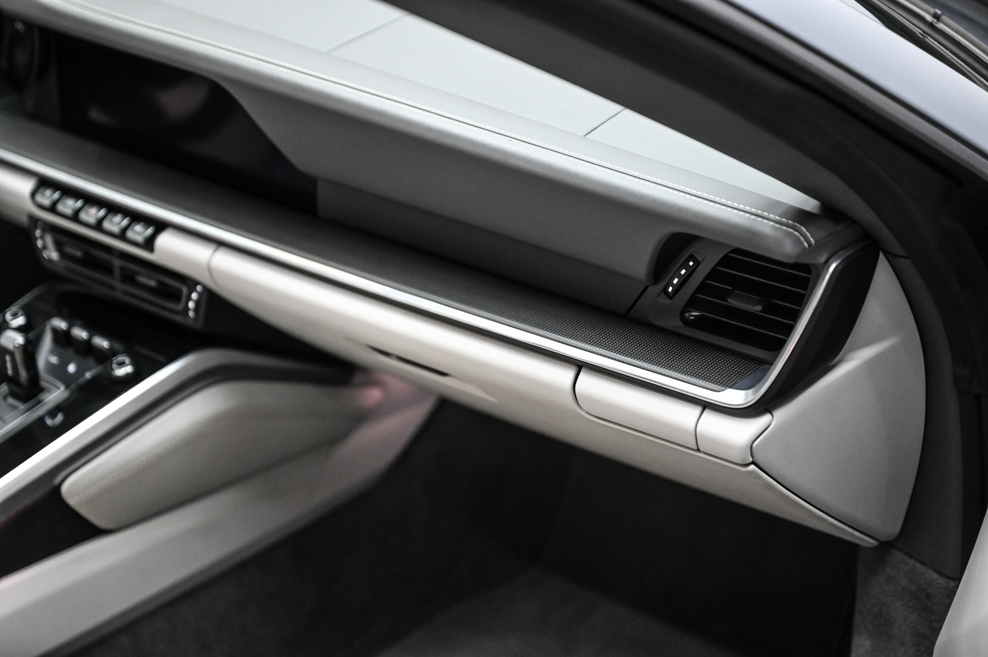 PORSCHE 911 Turbo S Cabriolet PDK-image-38