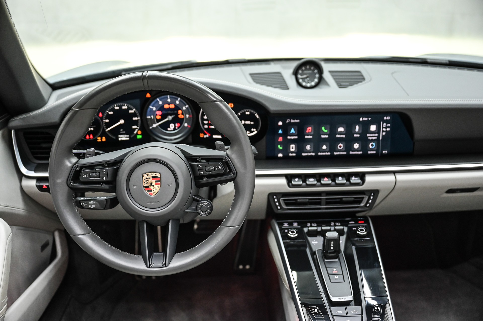 PORSCHE 911 Turbo S Cabriolet PDK-image-35