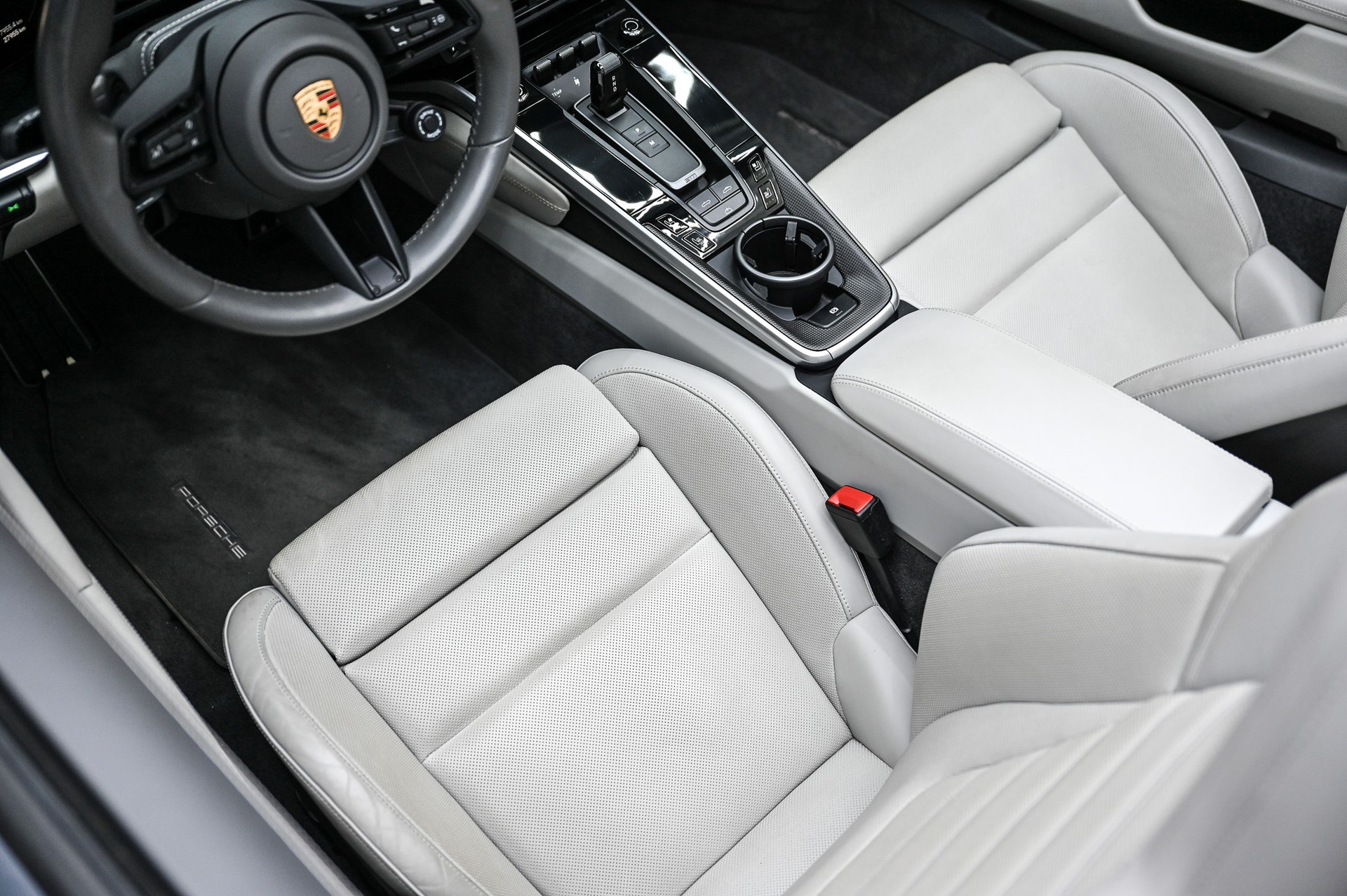 PORSCHE 911 Turbo S Cabriolet PDK-image-26