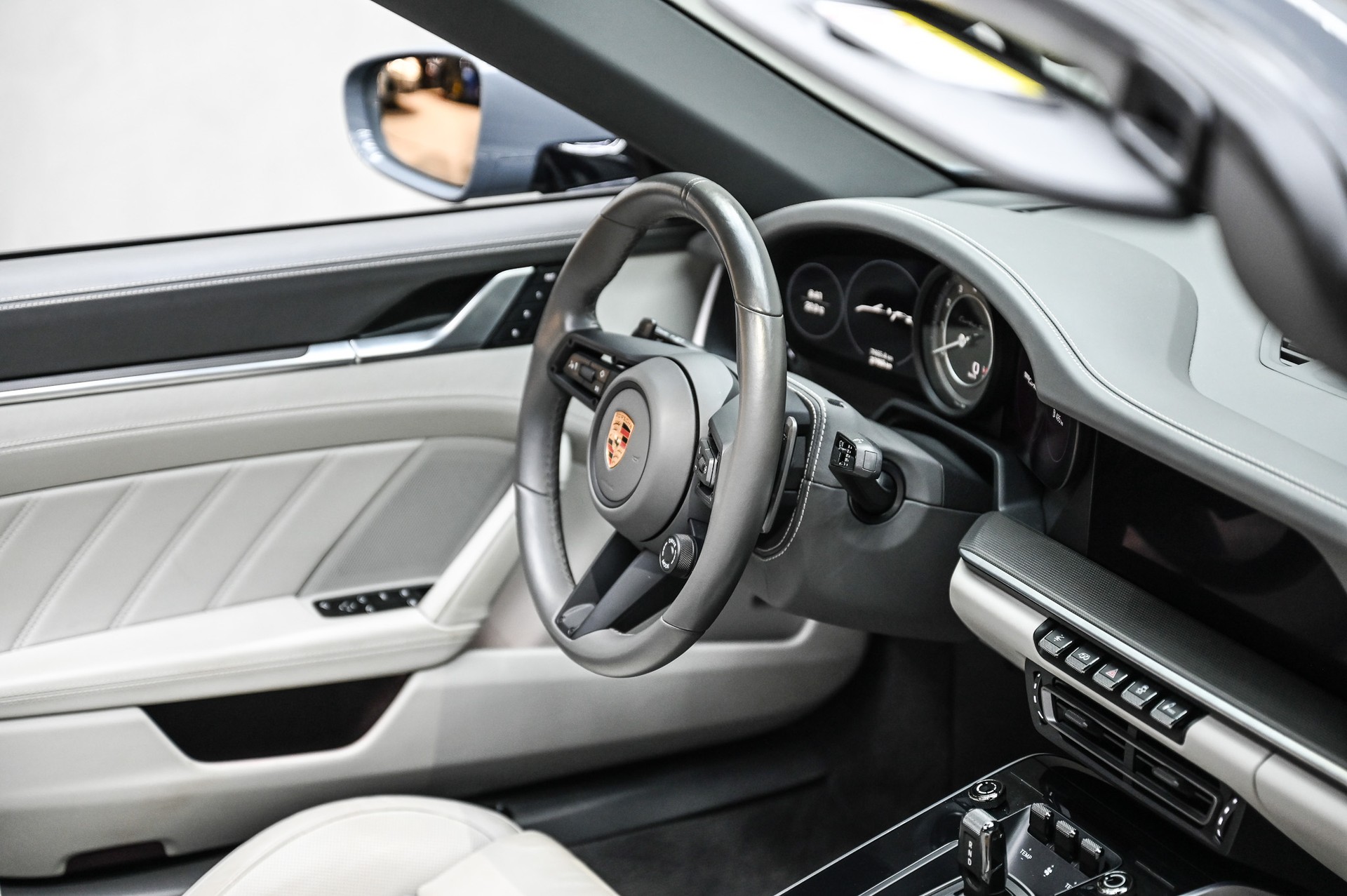 PORSCHE 911 Turbo S Cabriolet PDK-image-37