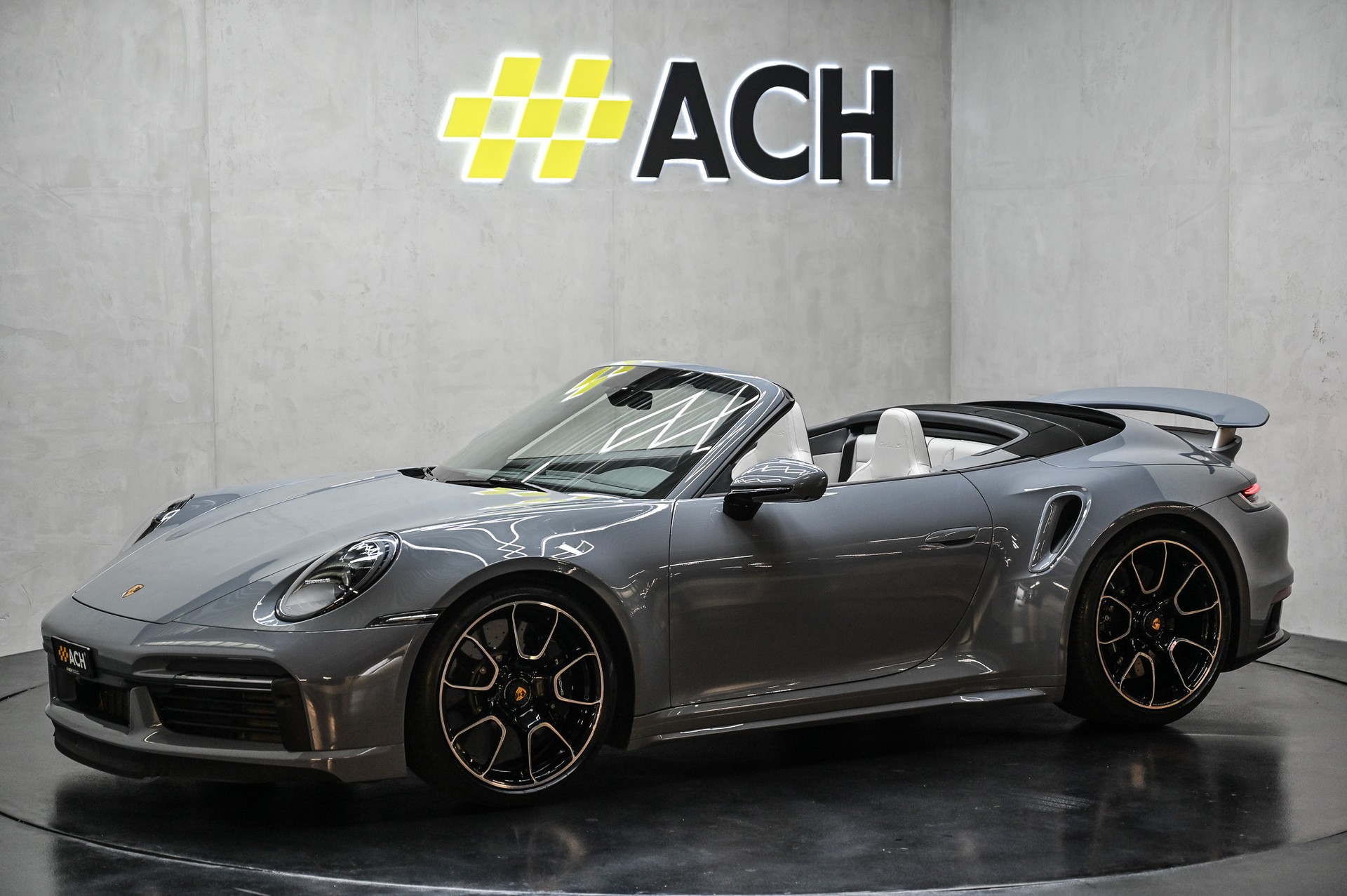 PORSCHE 911 Turbo S Cabriolet PDK-image-6