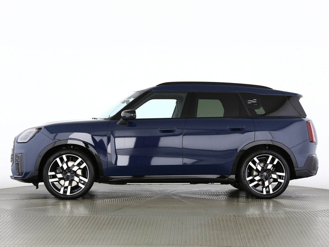 MINI Countryman SE ALL 4-showroom-element-2