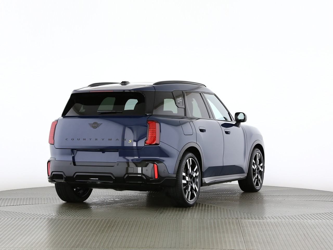 MINI Countryman SE ALL 4-showroom-element-1