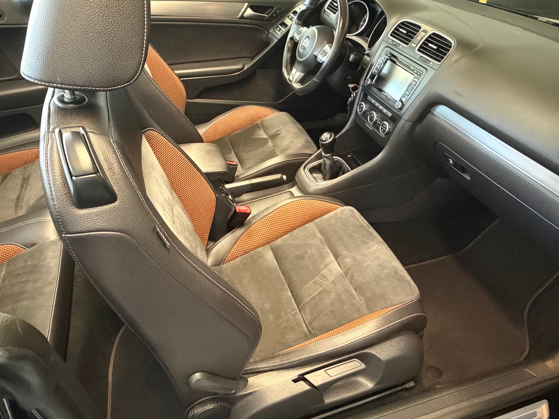 VW Golf Cabrio 1.4 TSI Karmann-image-11
