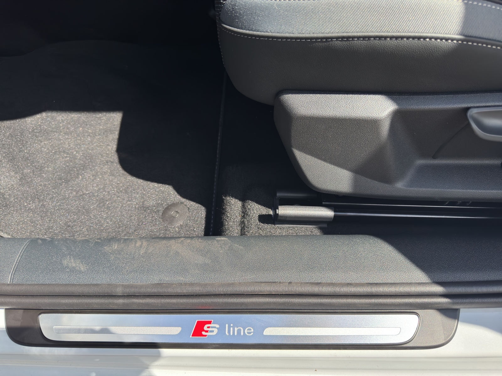 AUDI A1 Sportback 30 TFSI S Line Attraction S-tronic-image-14