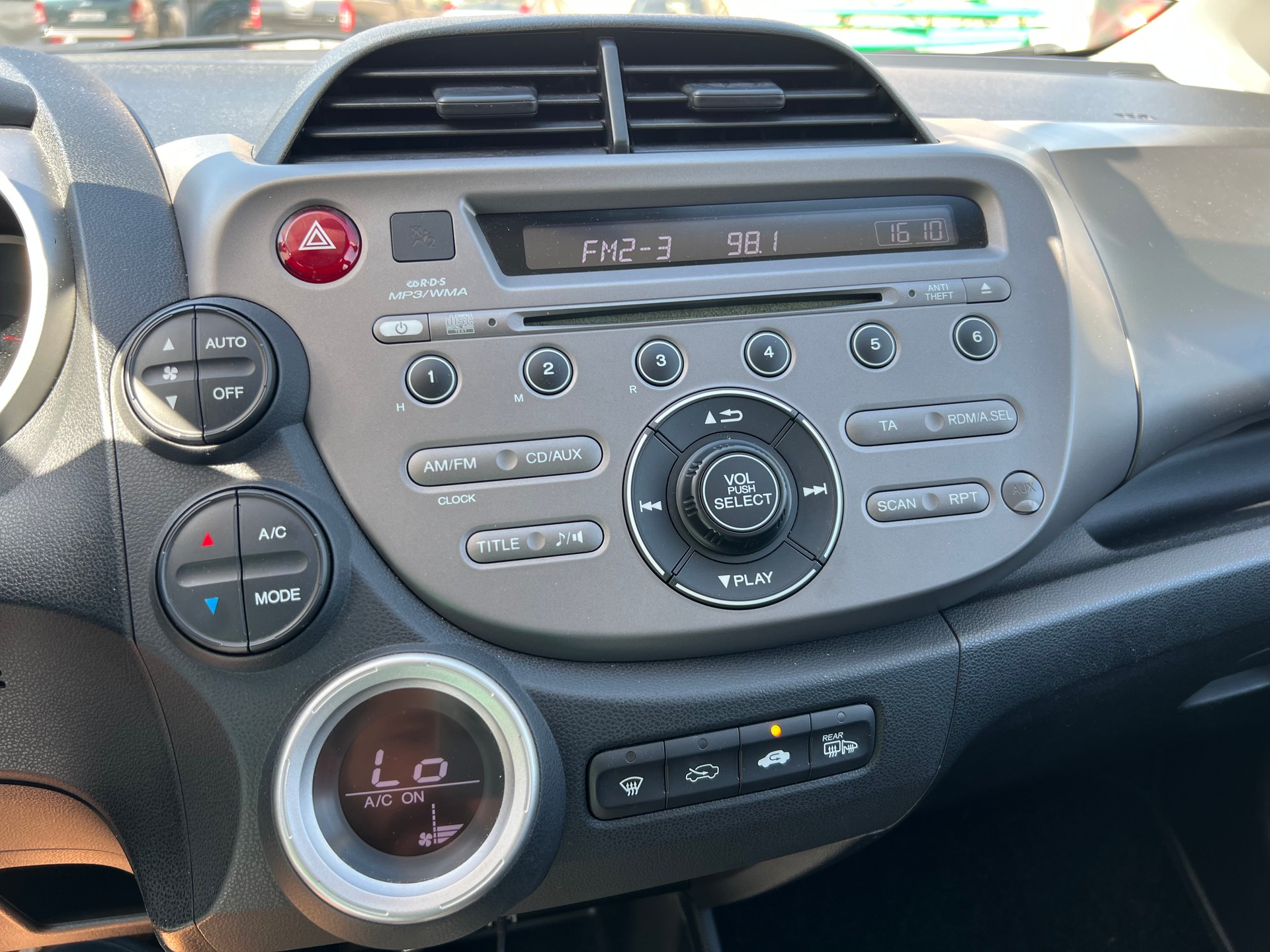 HONDA Jazz 1.4i Comfort-image-14