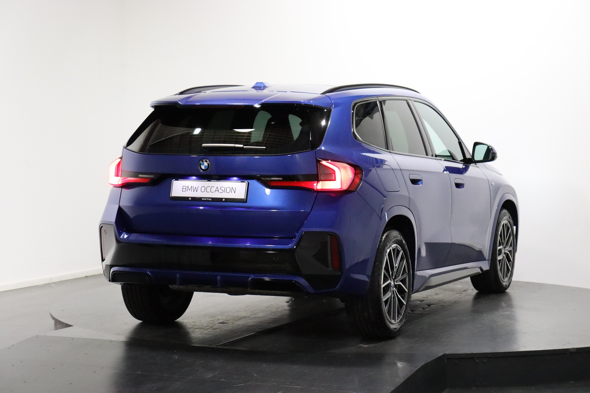BMW X1 23i xDrive-showroom-element-2
