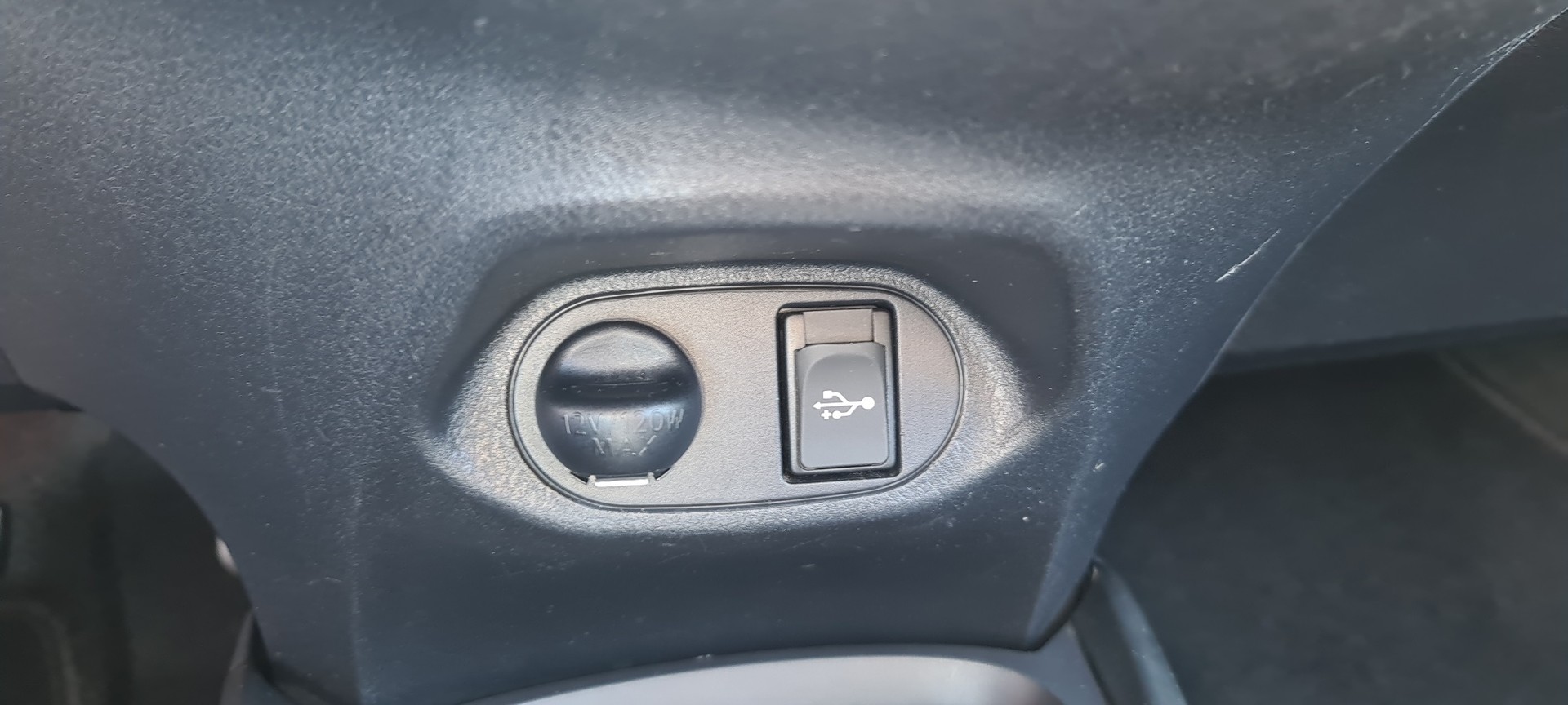 TOYOTA Yaris 1.33 Sol Premium Multidrive S-image-16