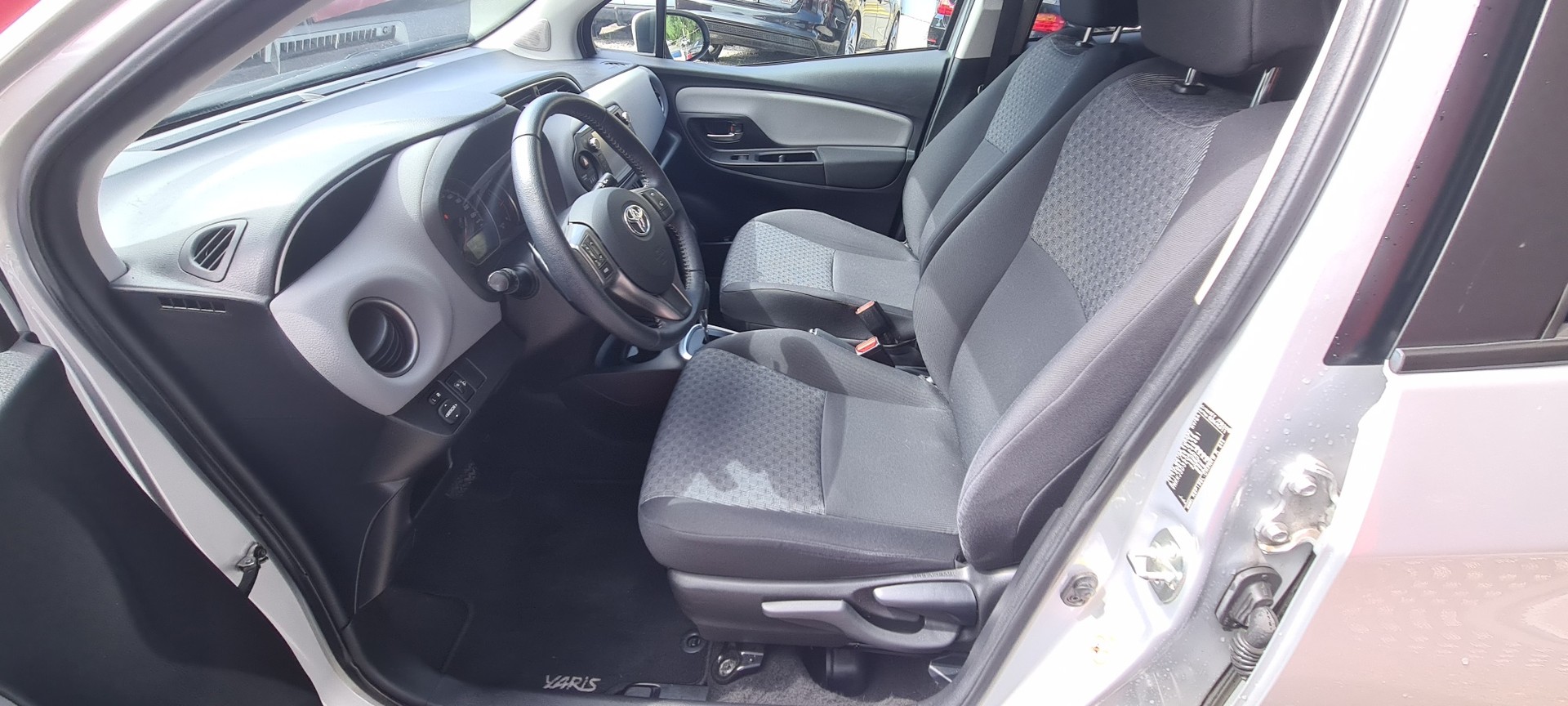 TOYOTA Yaris 1.33 Sol Premium Multidrive S-image-14