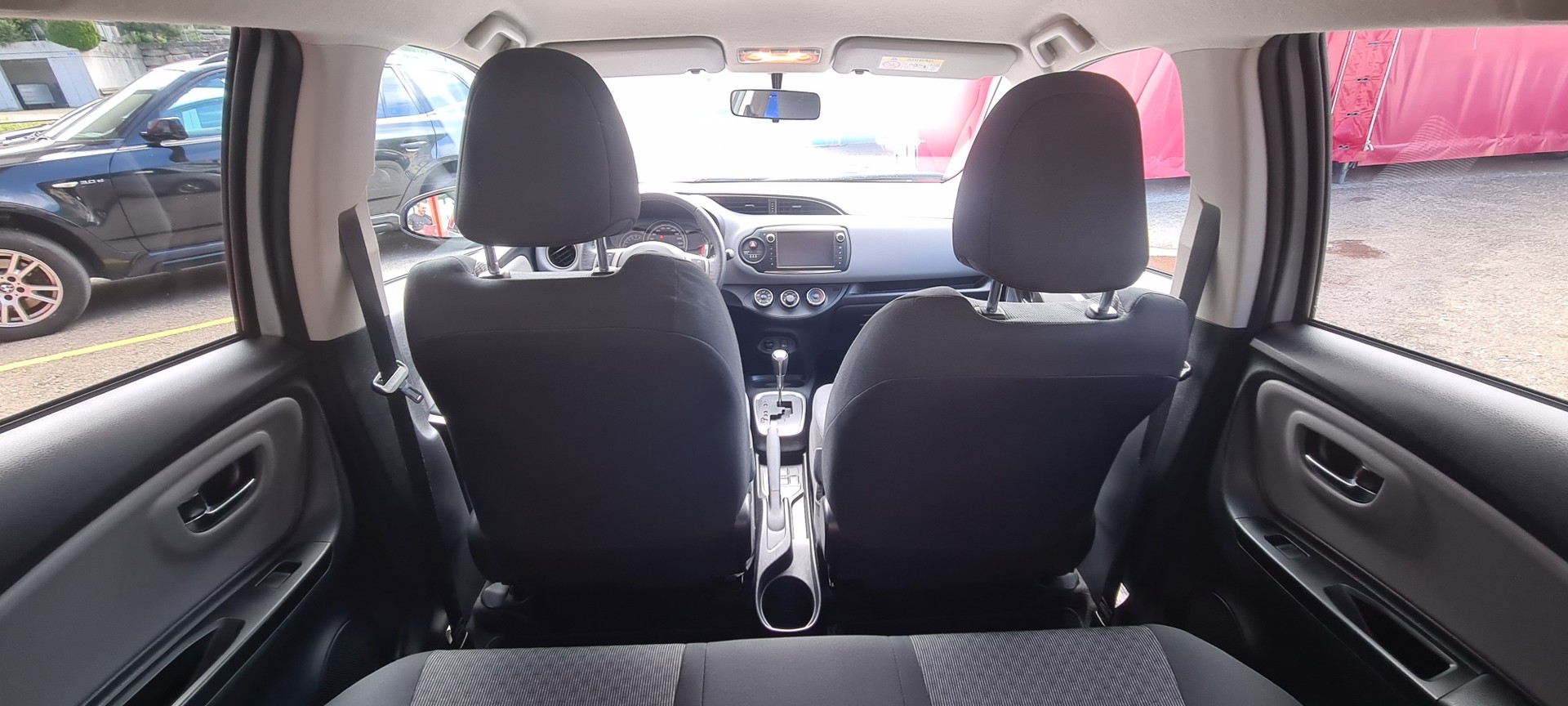 TOYOTA Yaris 1.33 Sol Premium Multidrive S-image-9