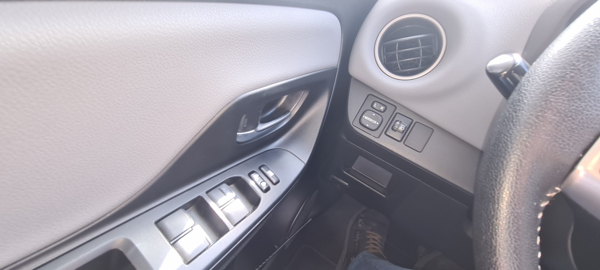 TOYOTA Yaris 1.33 Sol Premium Multidrive S-image-18
