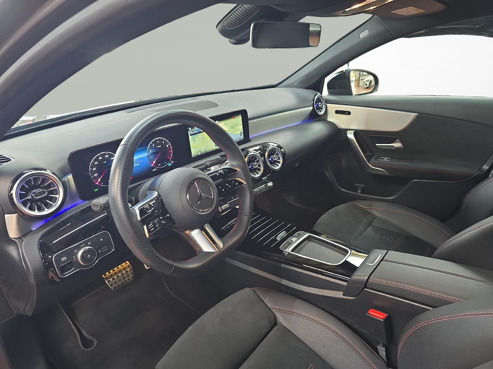 MERCEDES-BENZ A 180 Night Star AMG Line-image-4