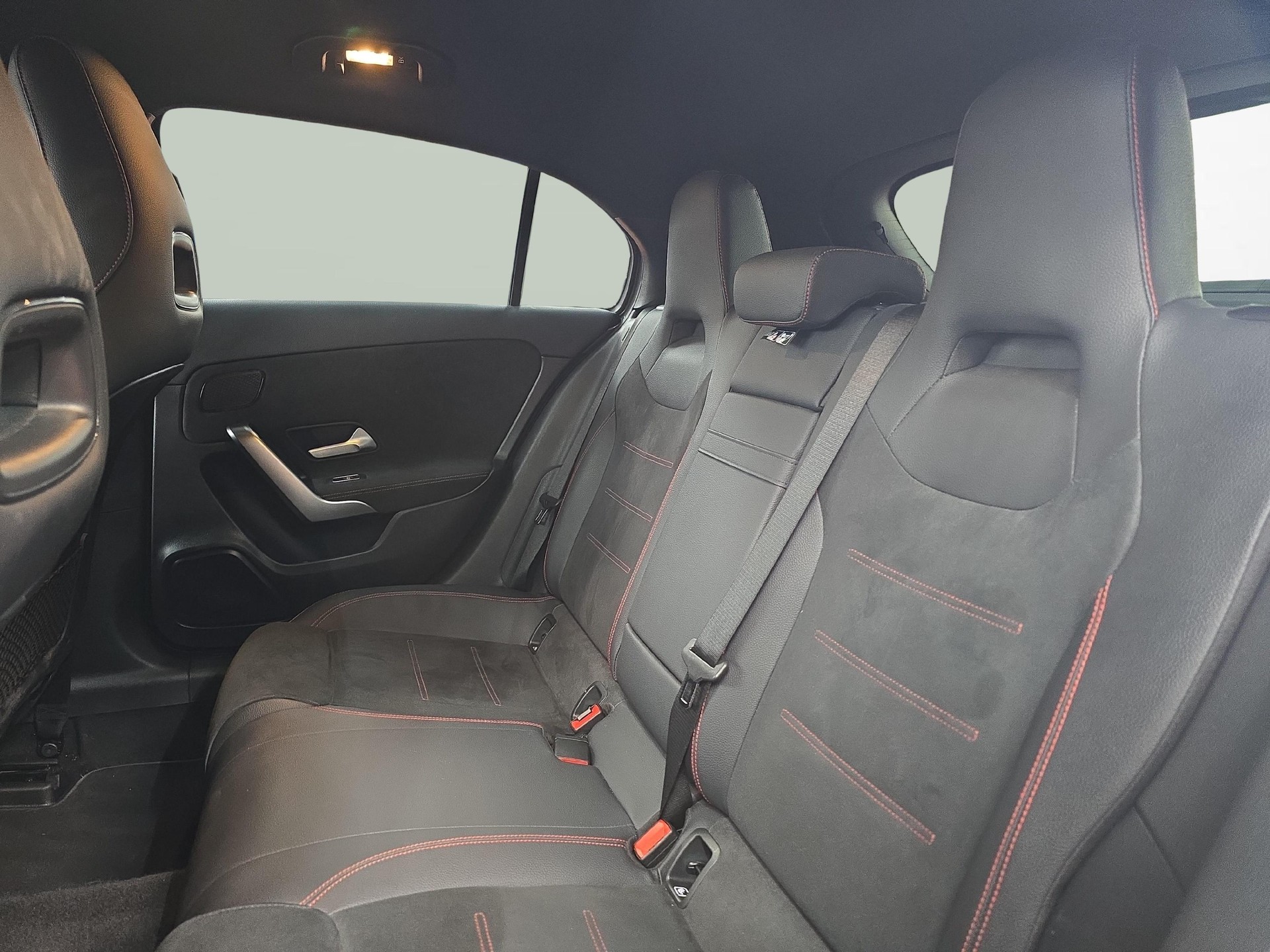 MERCEDES-BENZ A 180 Night Star AMG Line-image-8