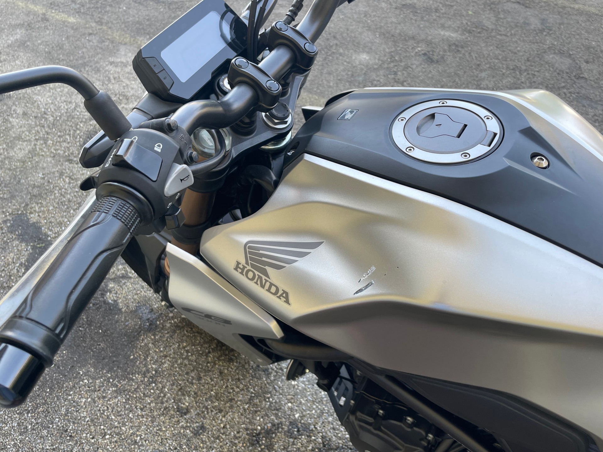 HONDA CB 300 R-image-7