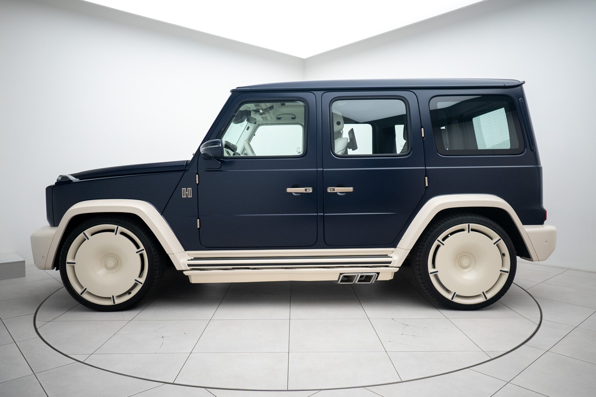 MERCEDES-BENZ HOF Kinsō-showroom-element-2
