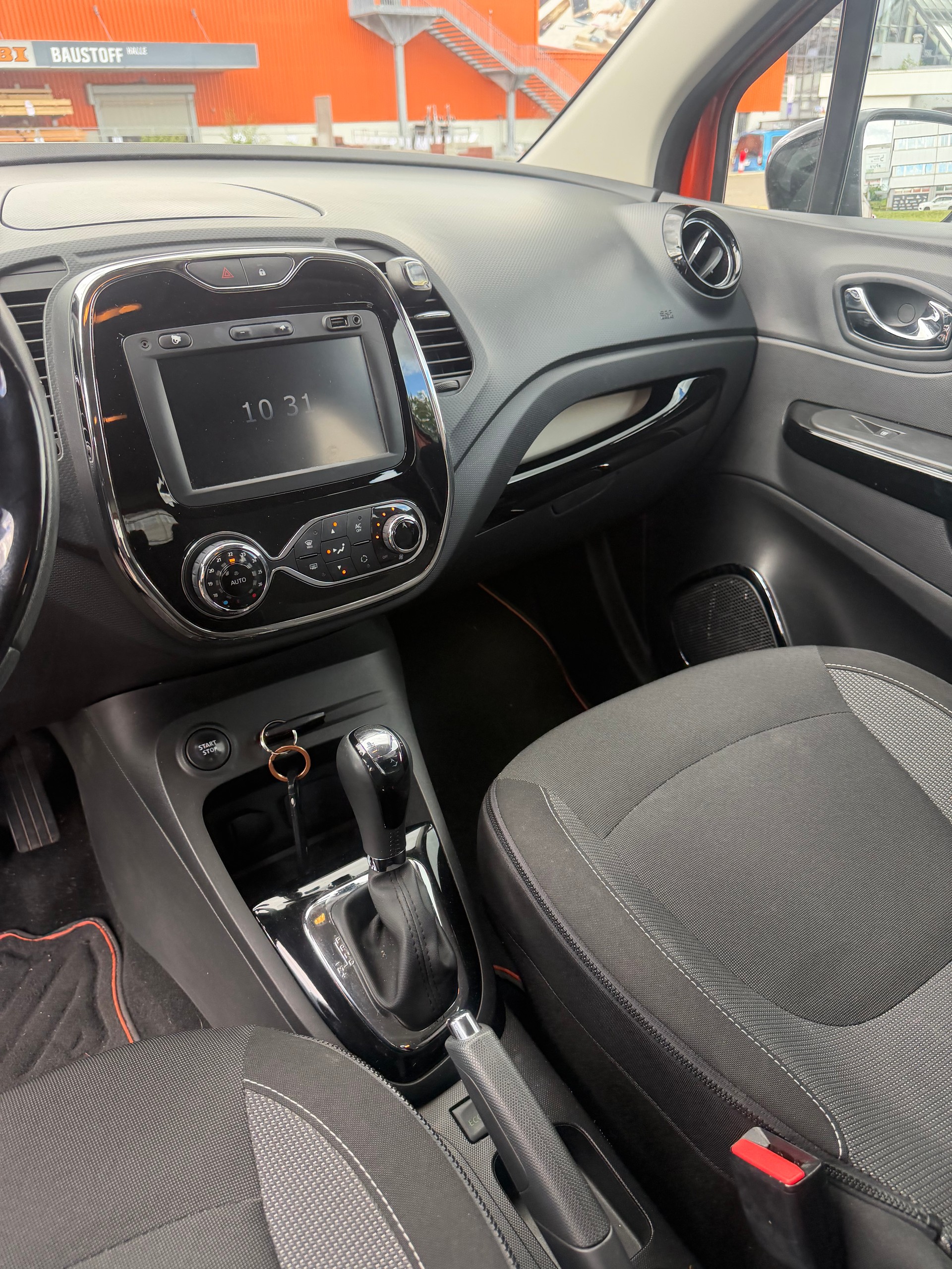 RENAULT Captur 1.2 T 16V Privilège EDC-image-10