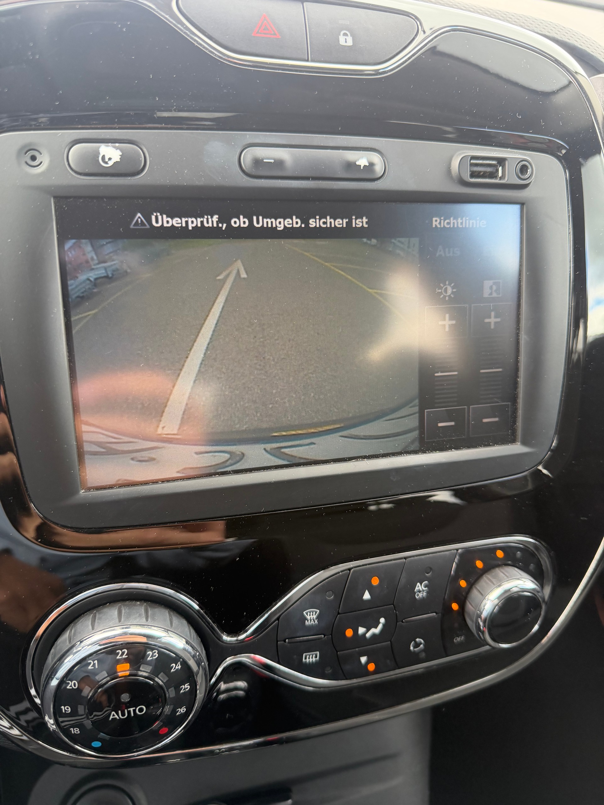 RENAULT Captur 1.2 T 16V Privilège EDC-image-13