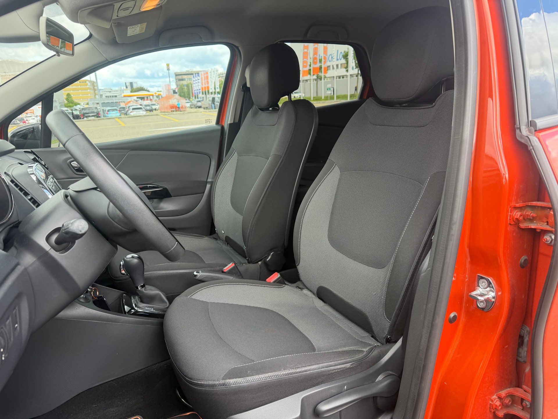 RENAULT Captur 1.2 T 16V Privilège EDC-image-8