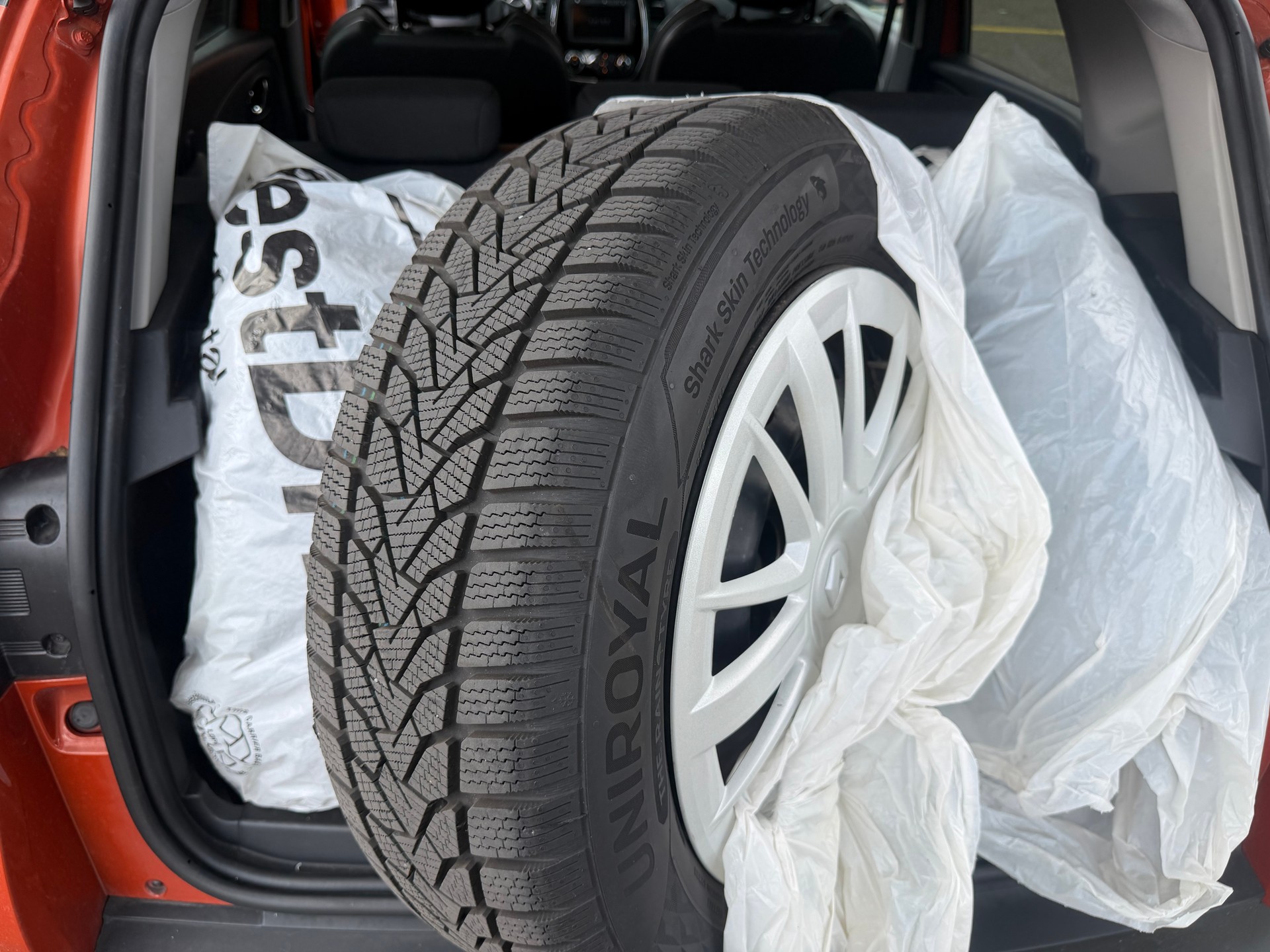 RENAULT Captur 1.2 T 16V Privilège EDC-image-12